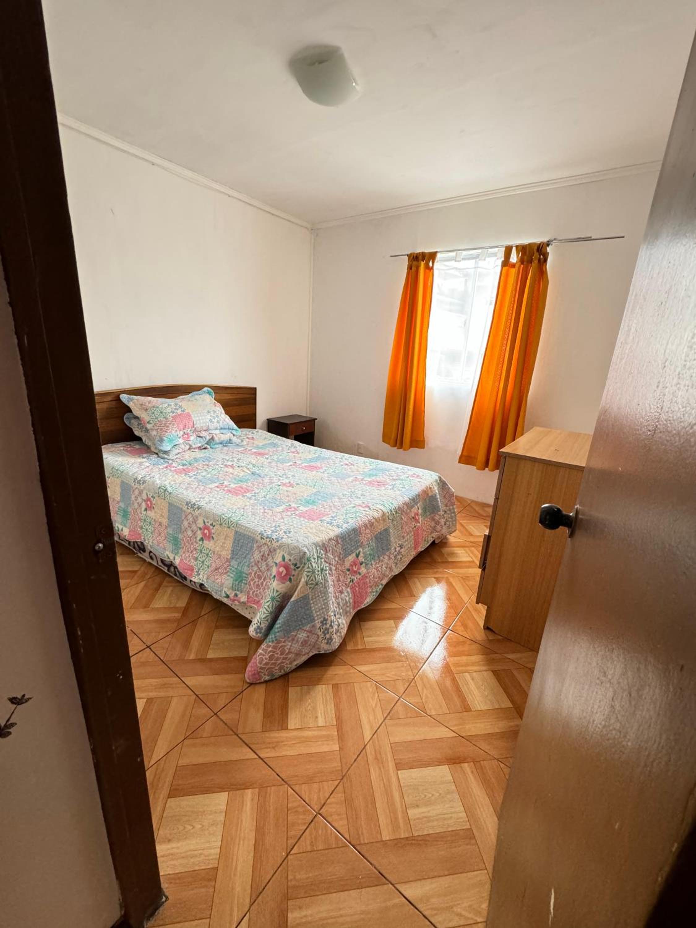 Five-Bedroom House photo 2