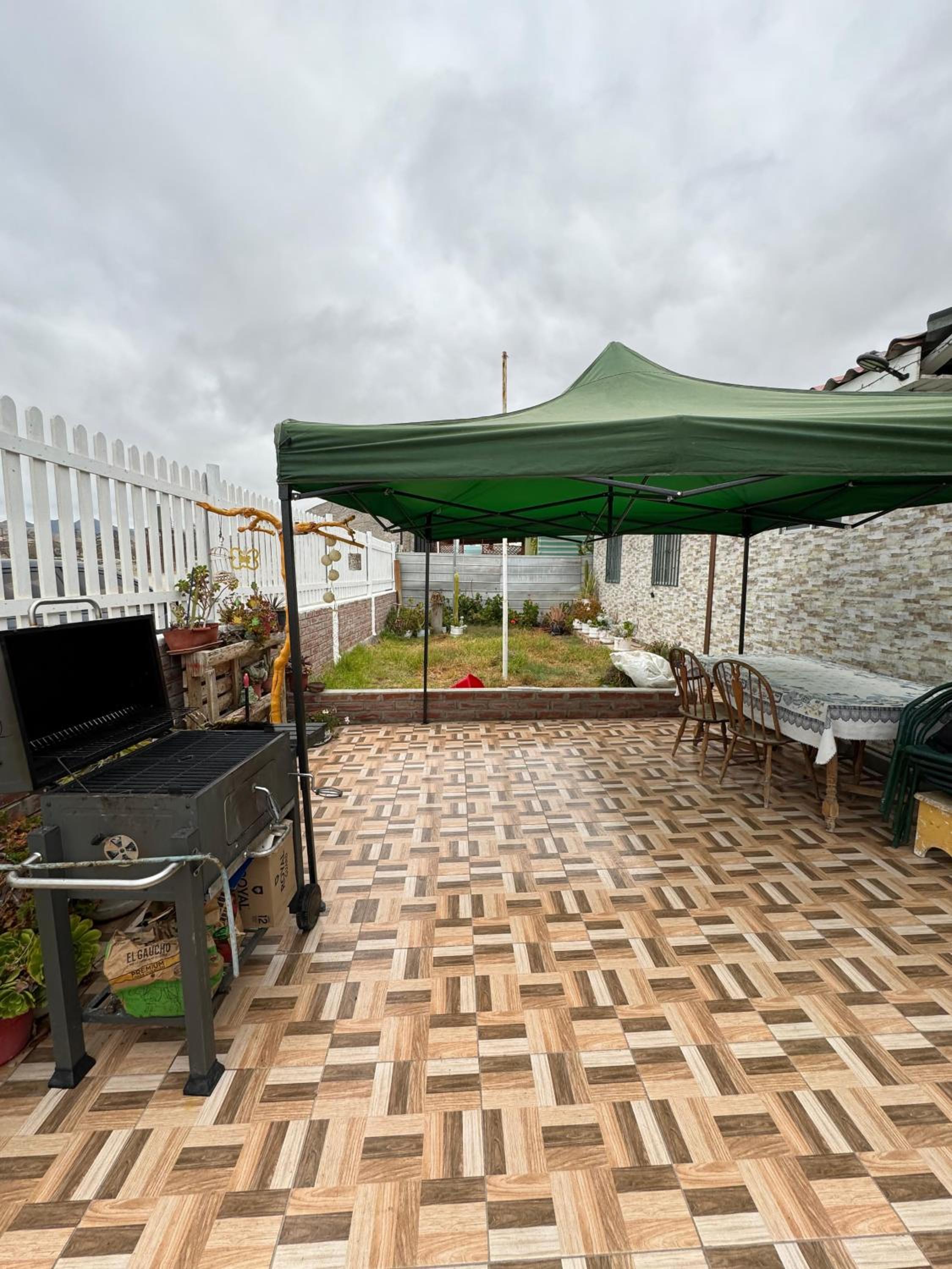 Five-Bedroom House photo 1