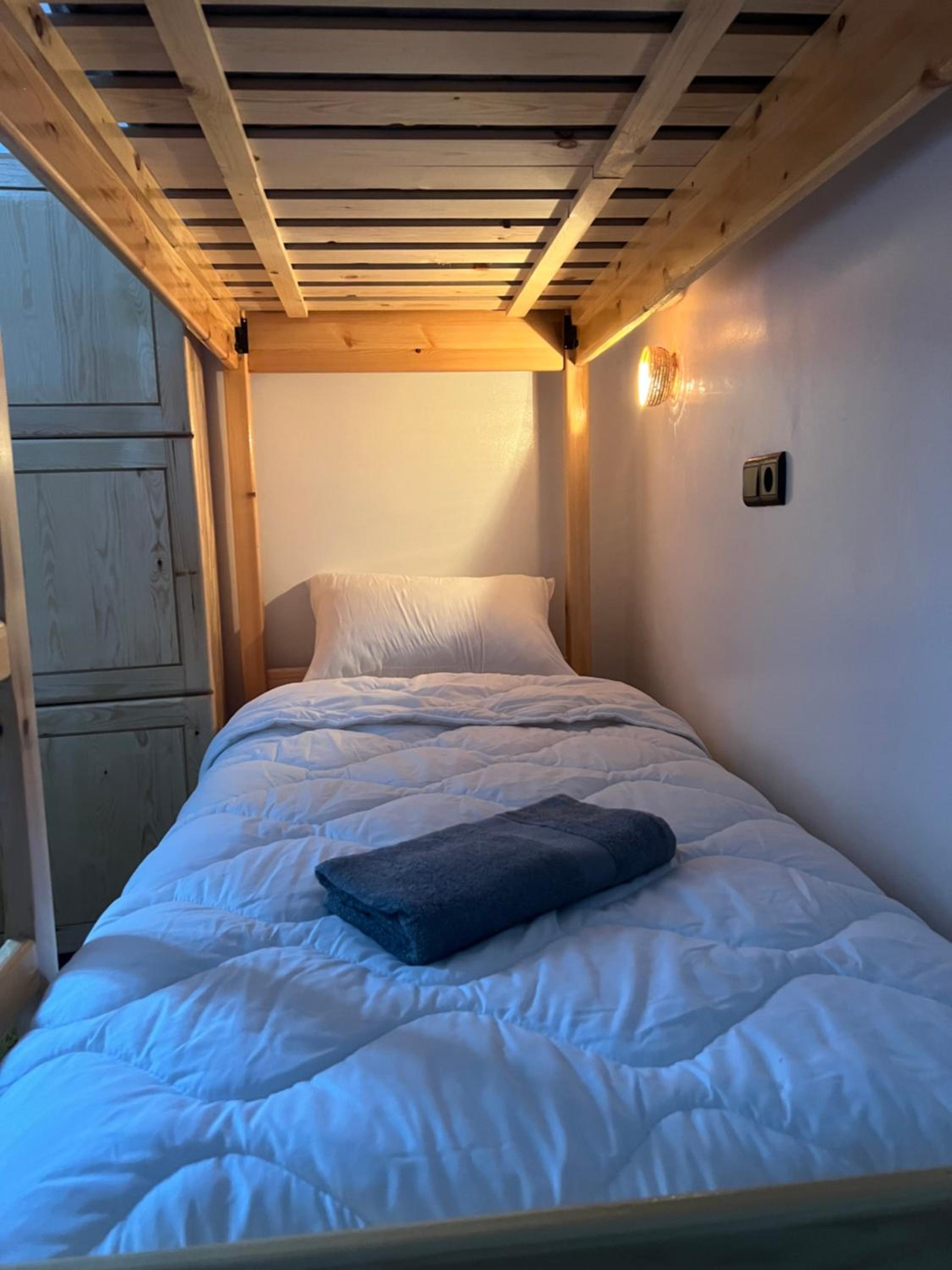 Bed in 6-Bed Mixed Dormitory Room photo 3