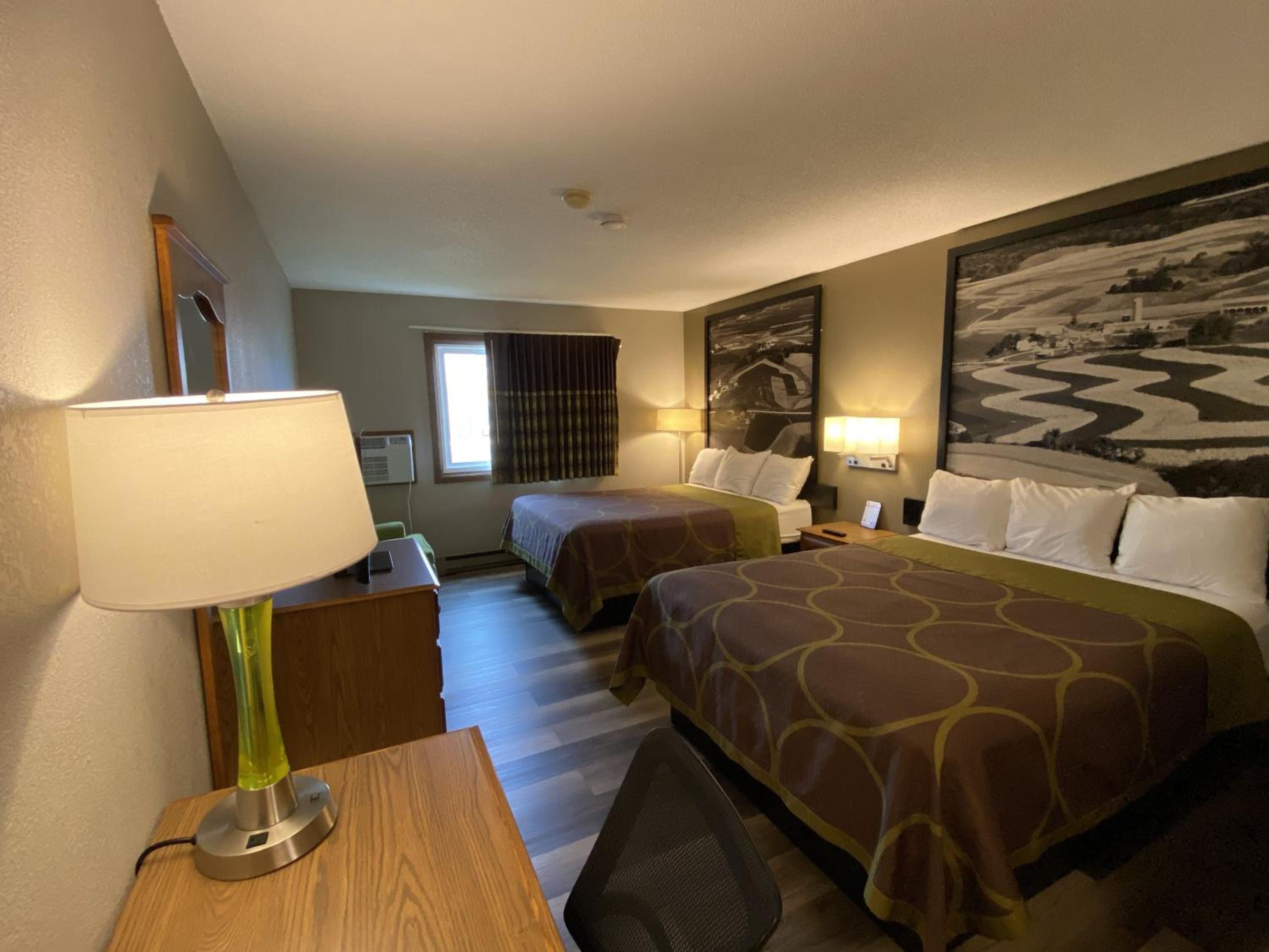 Queen Room with Two Queen Beds - Non-Smoking - Photo 3