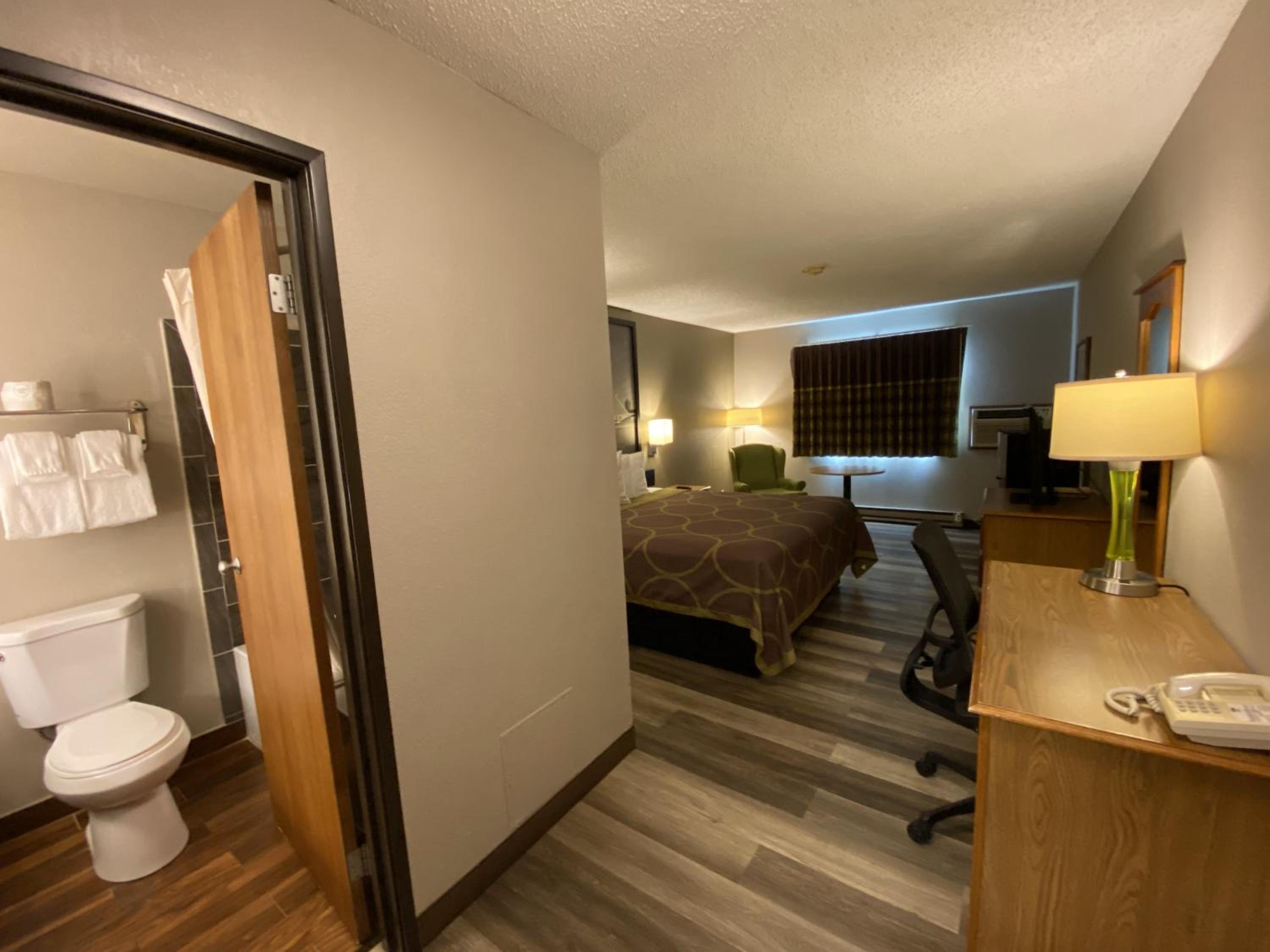 King Room- Non-Smoking - Photo 2
