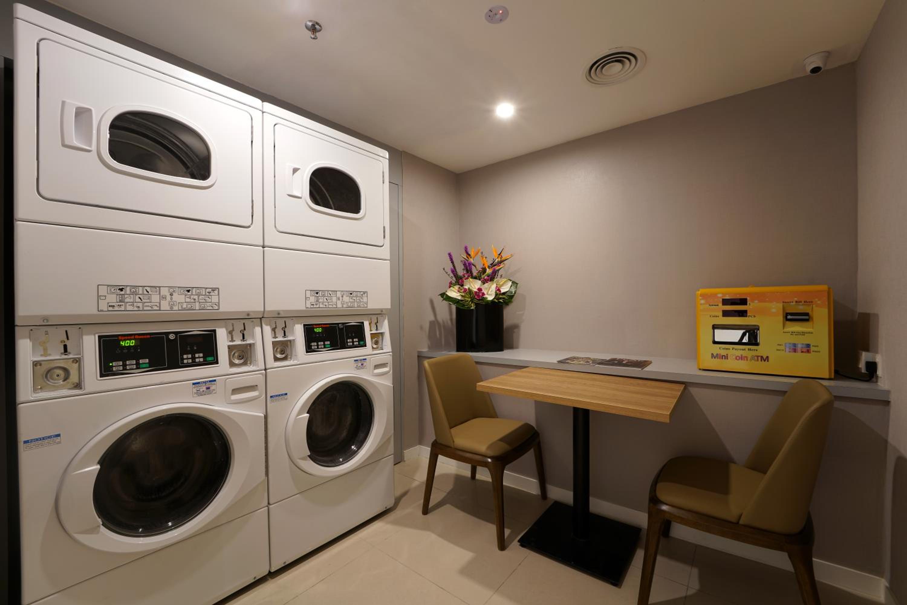 Queen Room photo 1