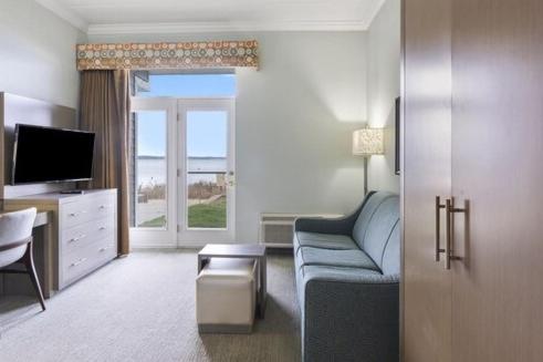 Bayview King Suite with Kitchenette photo 2
