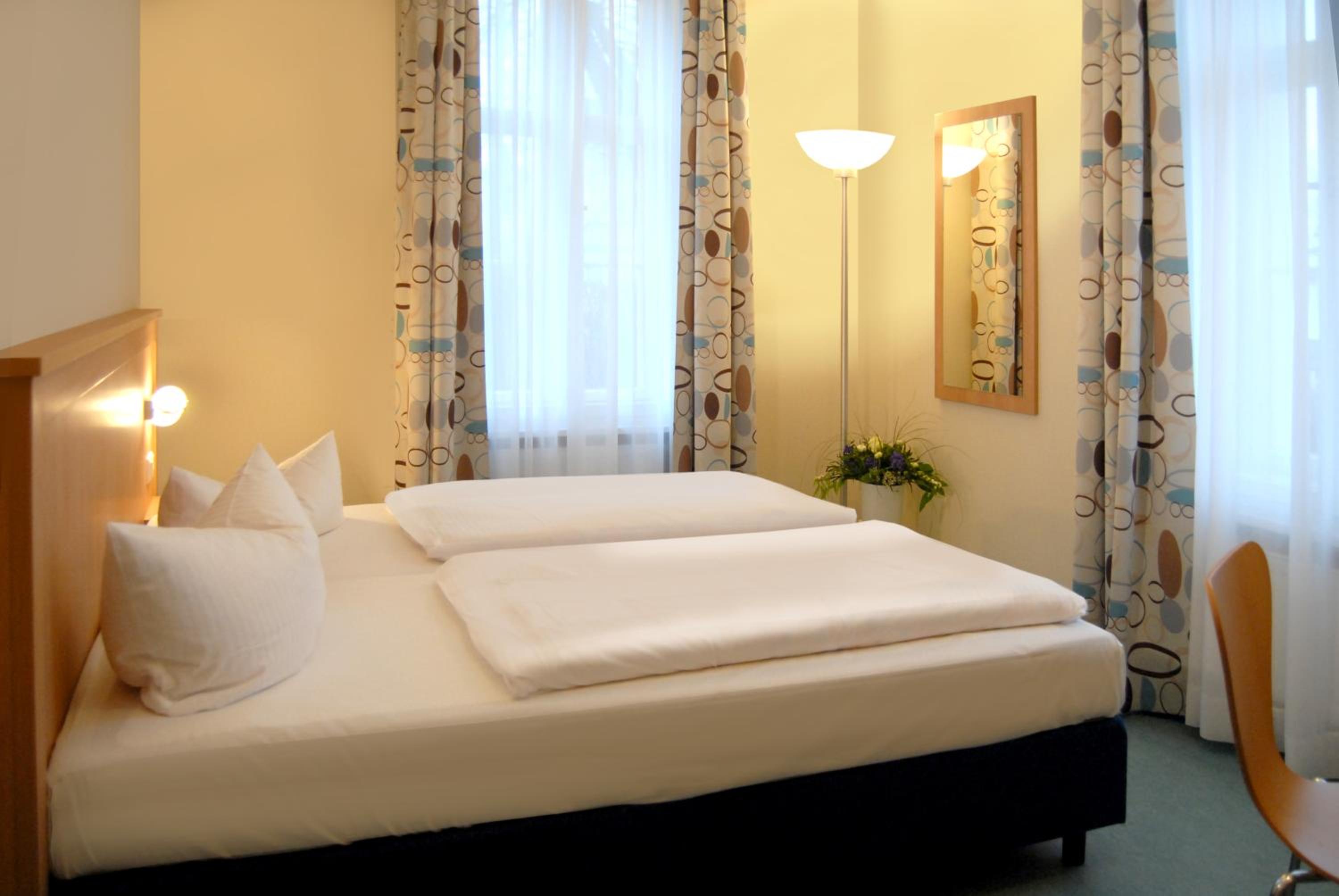 Double Room thumbnail 6