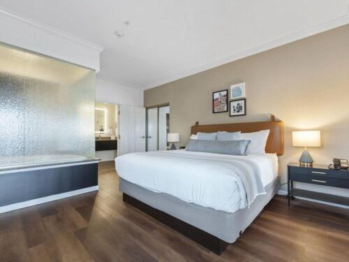 Bayview King Suite with Spa Bath - Photo 1