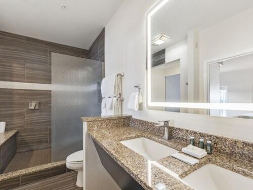 Bayview King Suite with Spa Bath - Photo 3