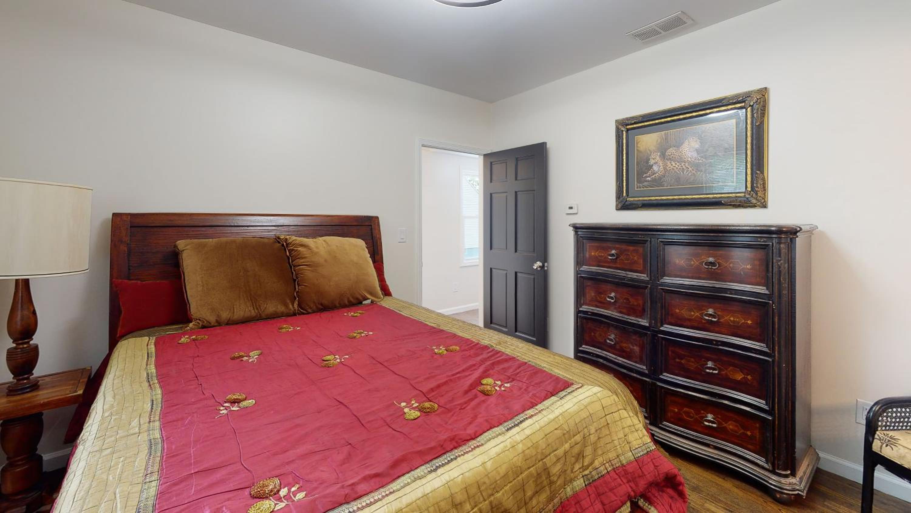 Six-Bedroom House photo 1
