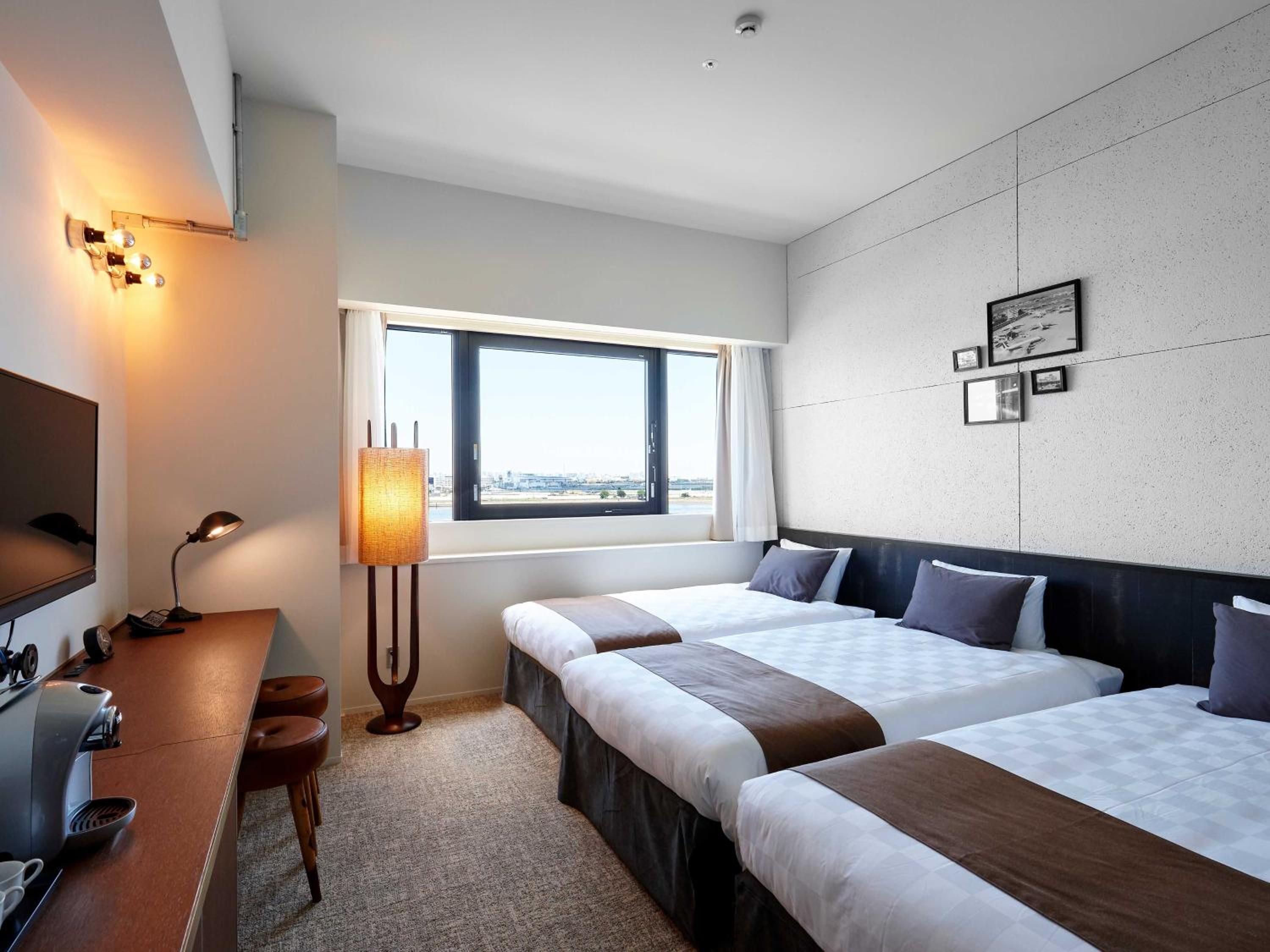Premium Large Twin Room - Non-Smoking