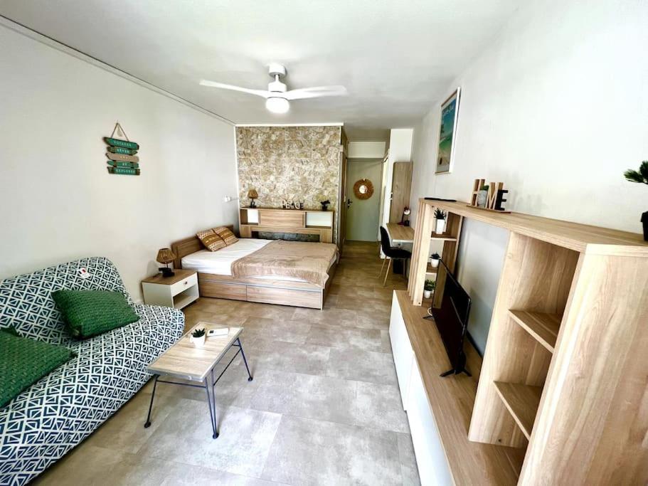 One-Bedroom Apartment photo 1