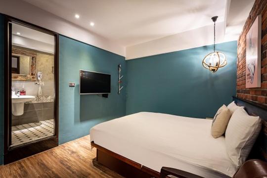 Double Room (No window) photo 2
