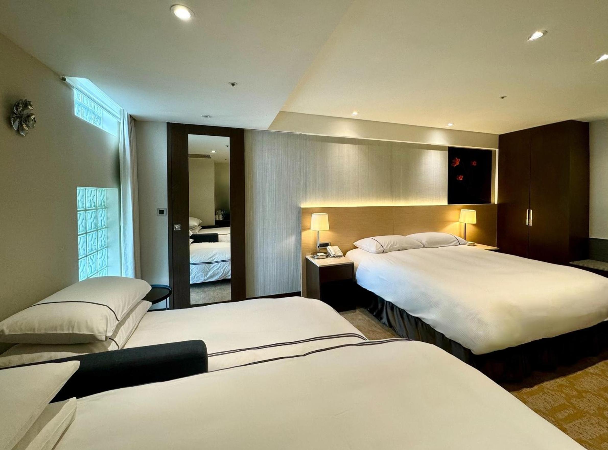 Deluxe Quadruple Room - No Window