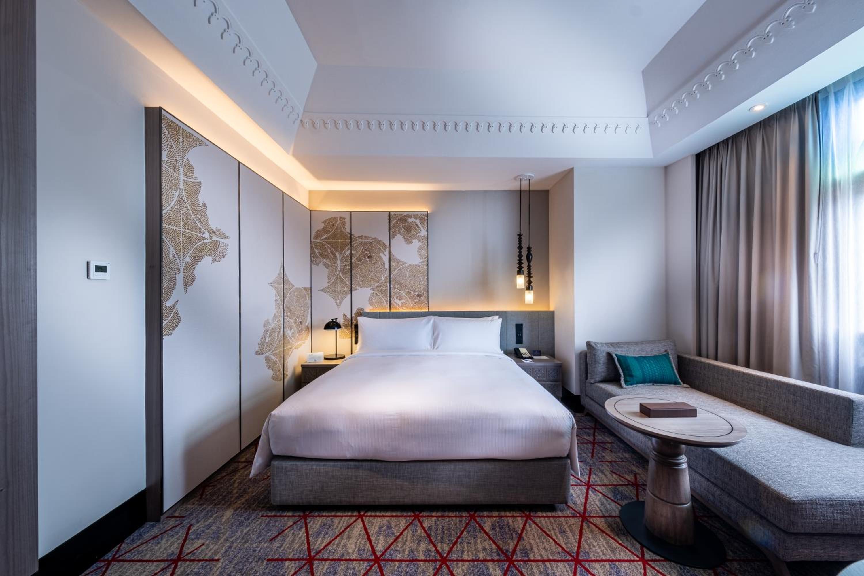 King Guest Room - Photo 9