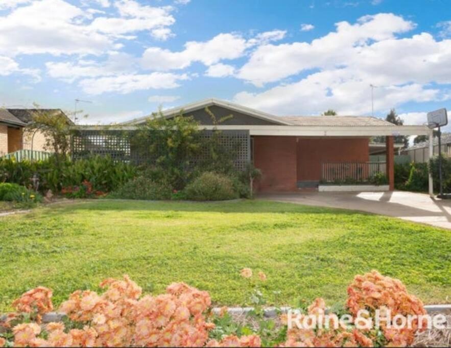 Four-Bedroom House photo 2