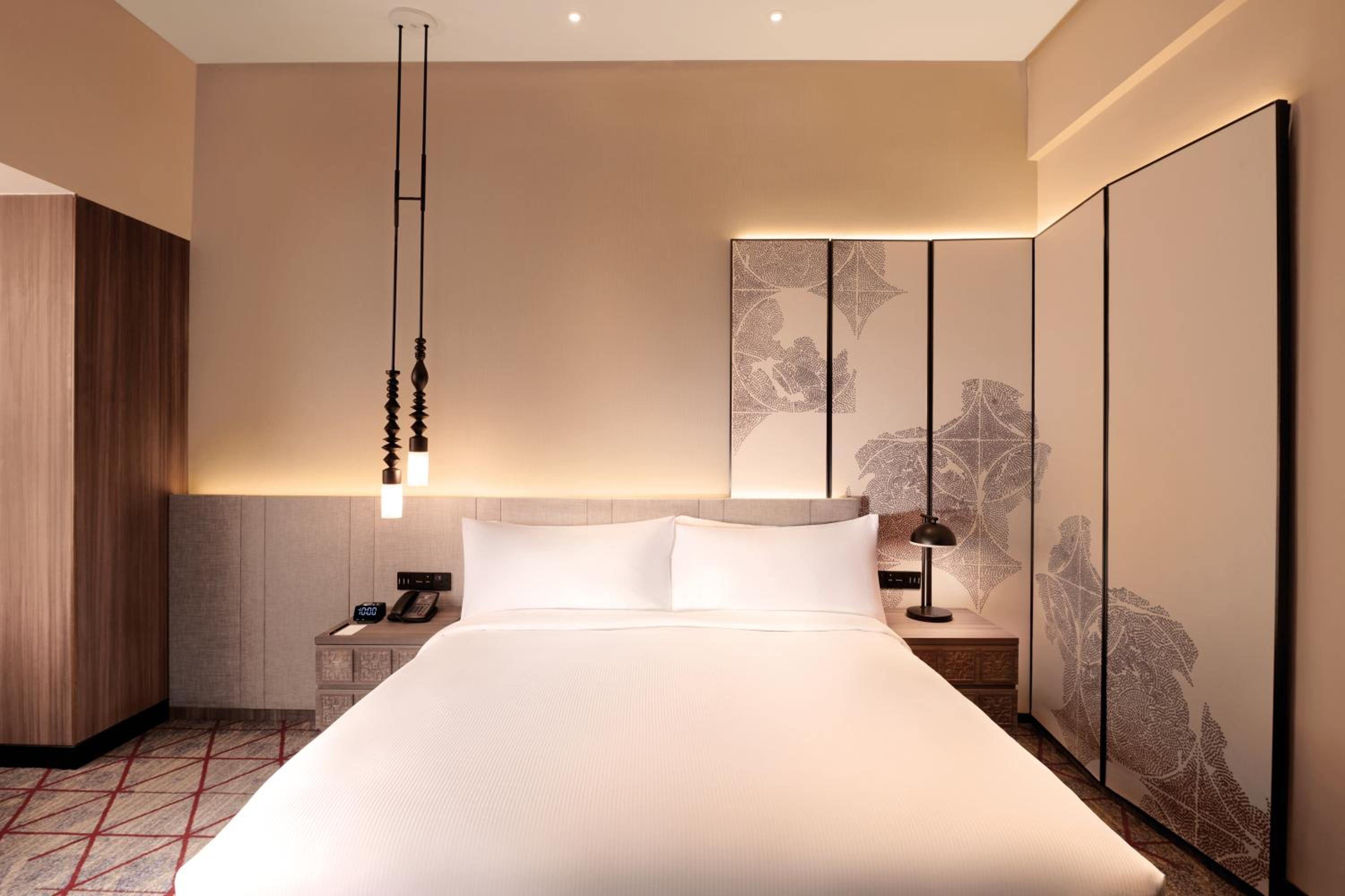 Deluxe King Room - Photo 6