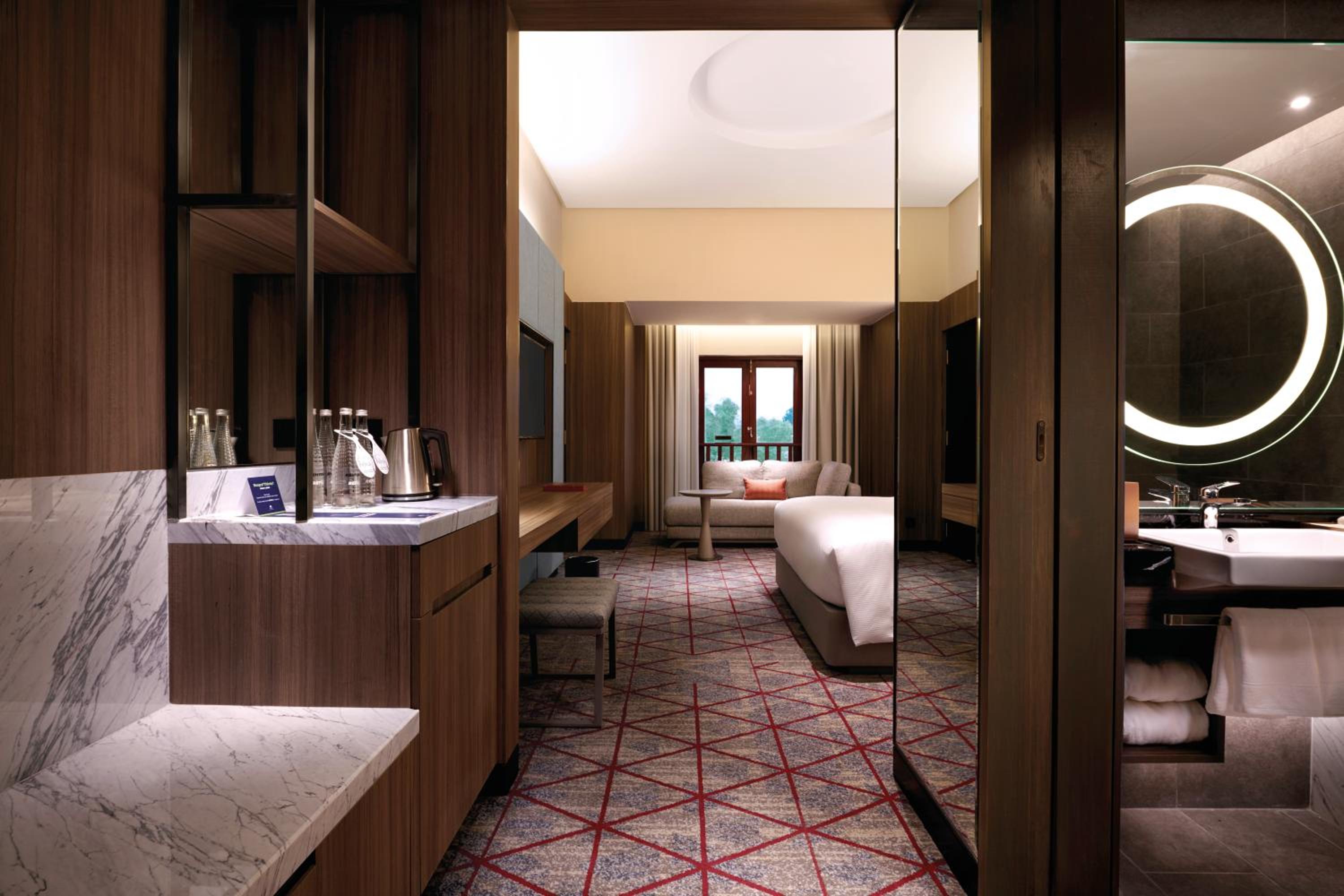 King Guest Room - Photo 11