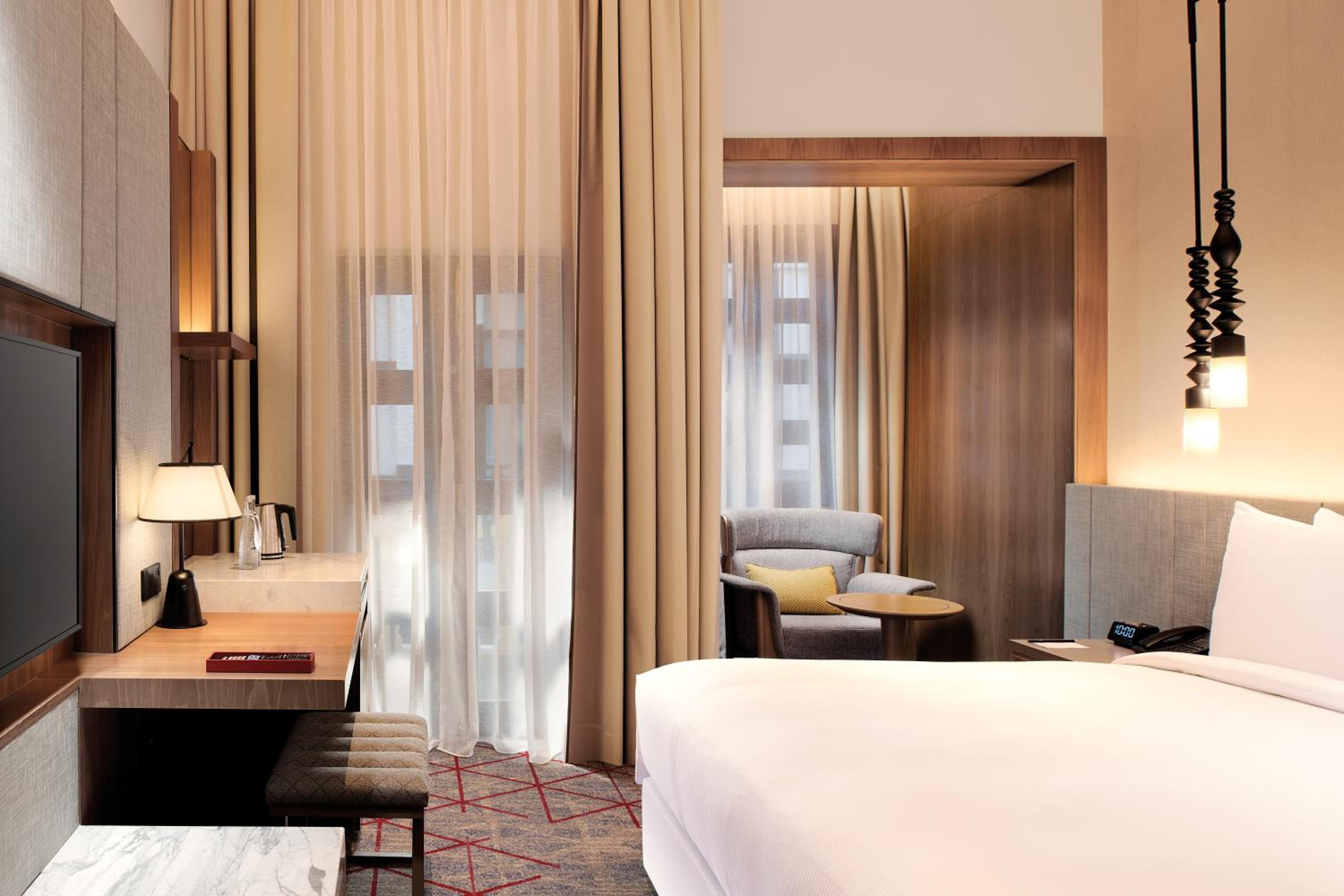 King Guest Room - Photo 14