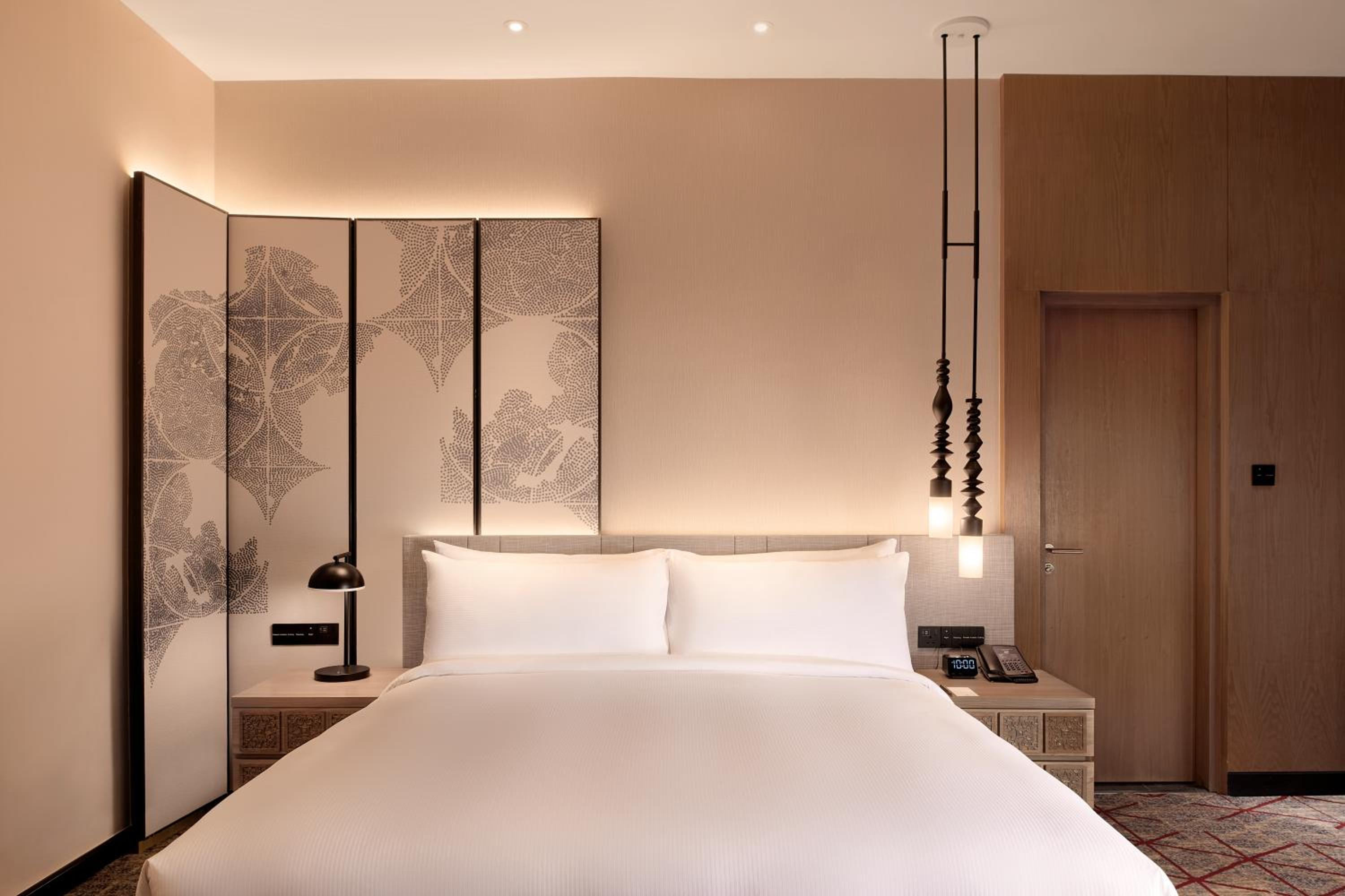 Deluxe King Suite - Photo 6