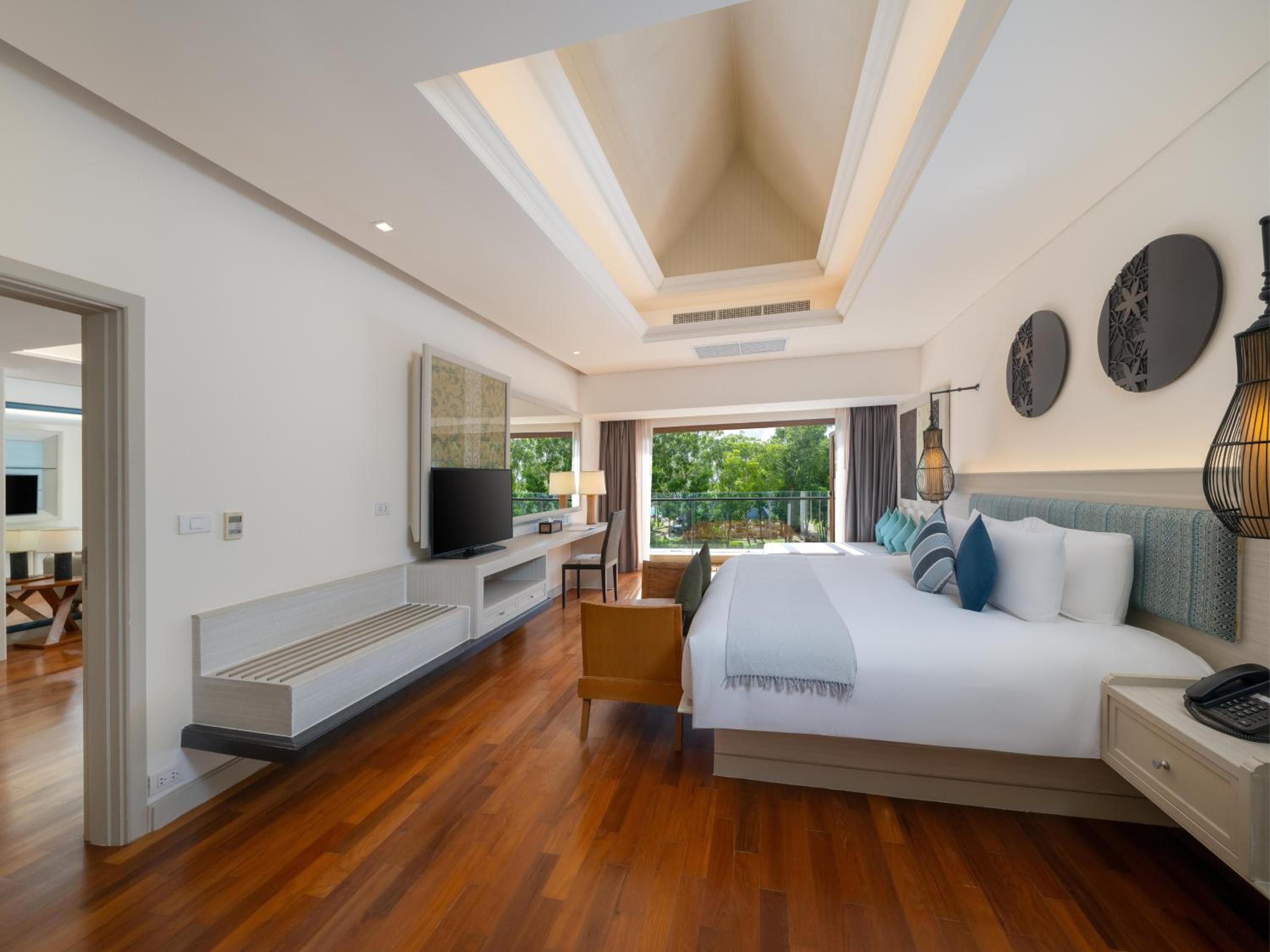 Deluxe Suite - Photo 2