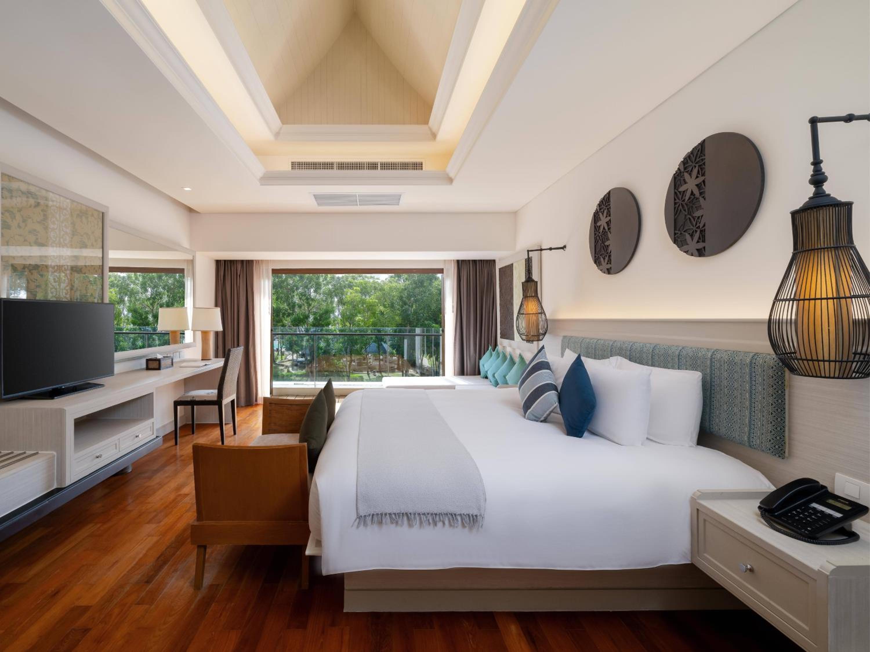 Deluxe Suite - Photo 3