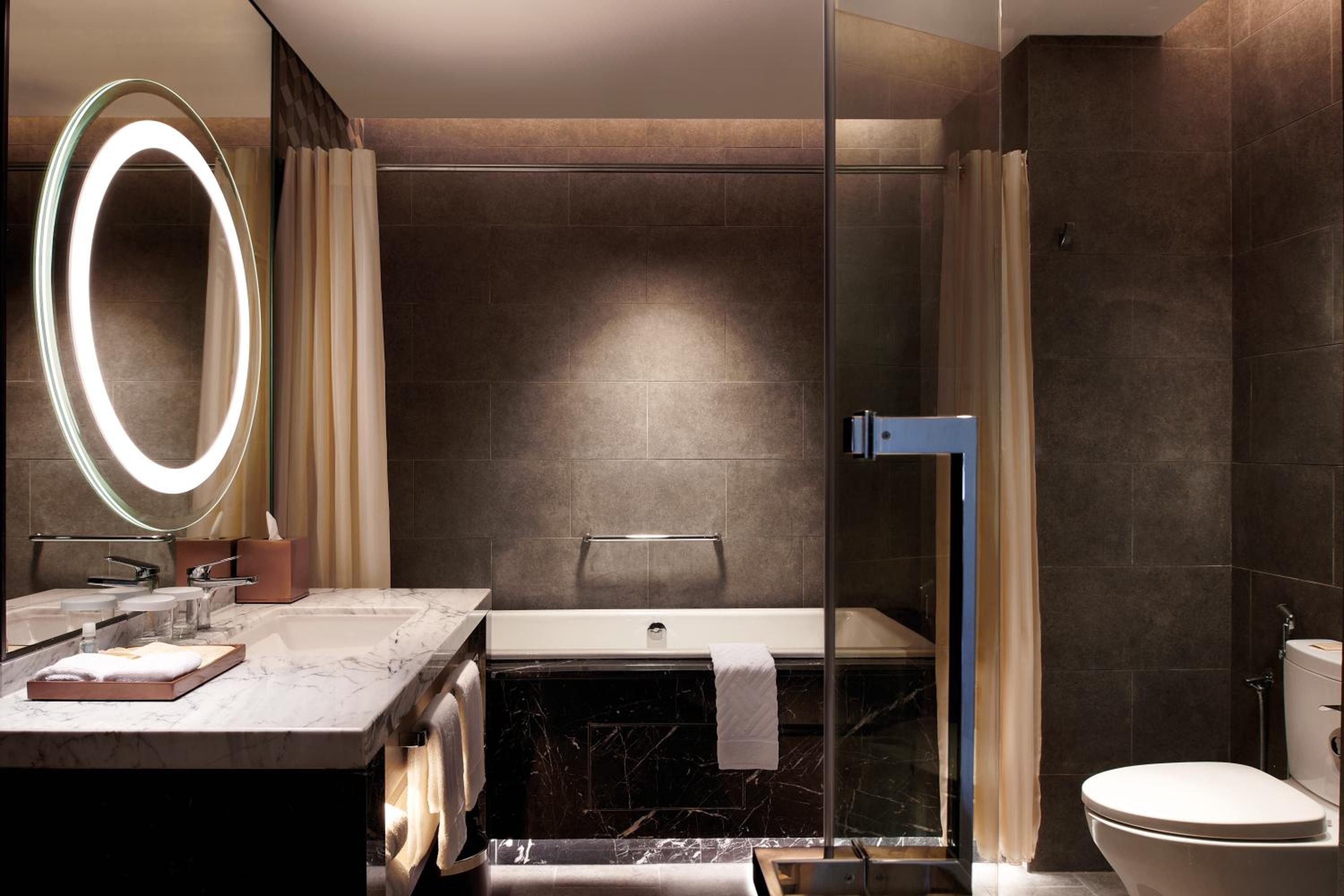 Junior King Suite with Lake View - Photo 6