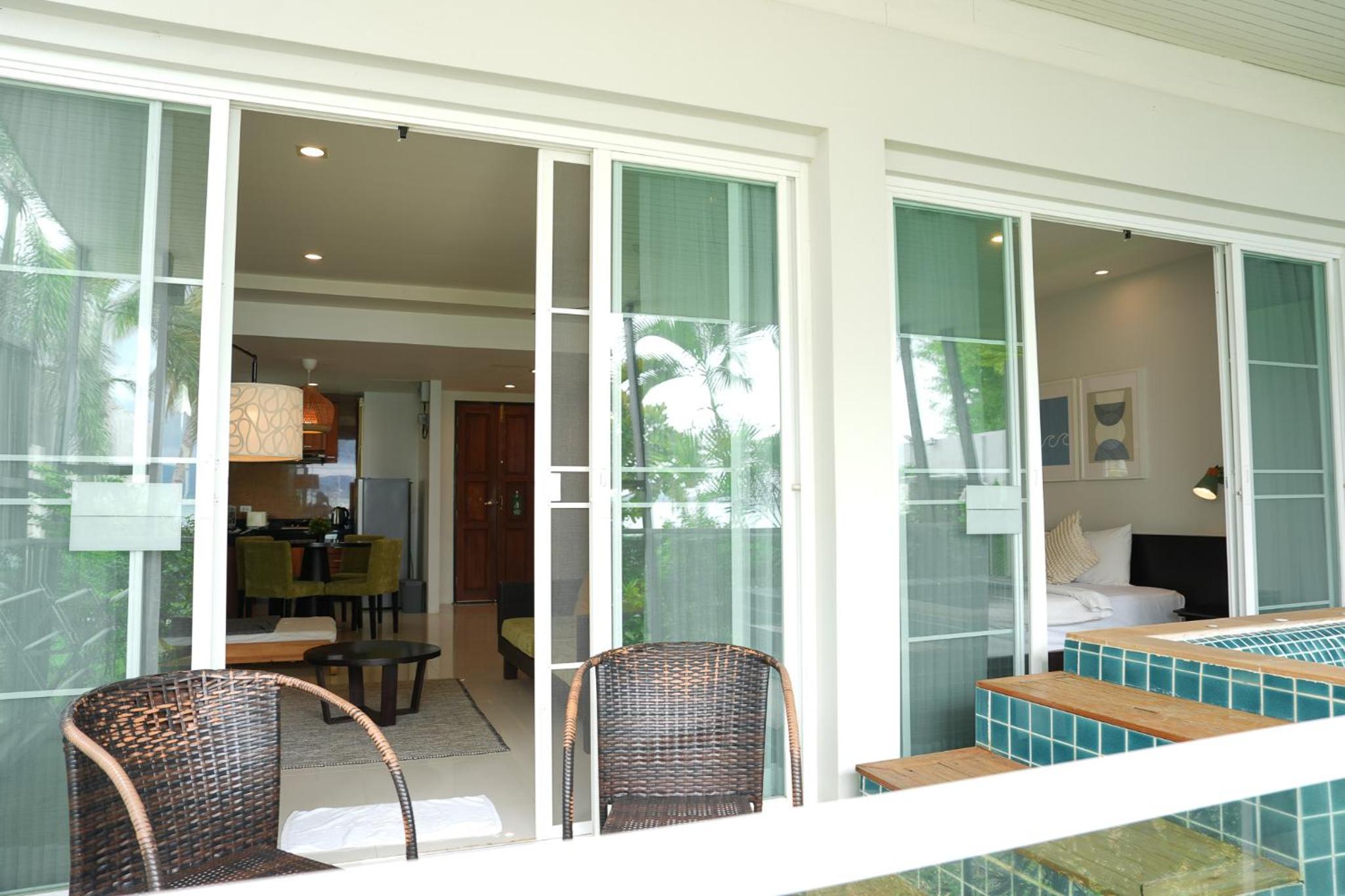  Suite - Beach Front photo 2