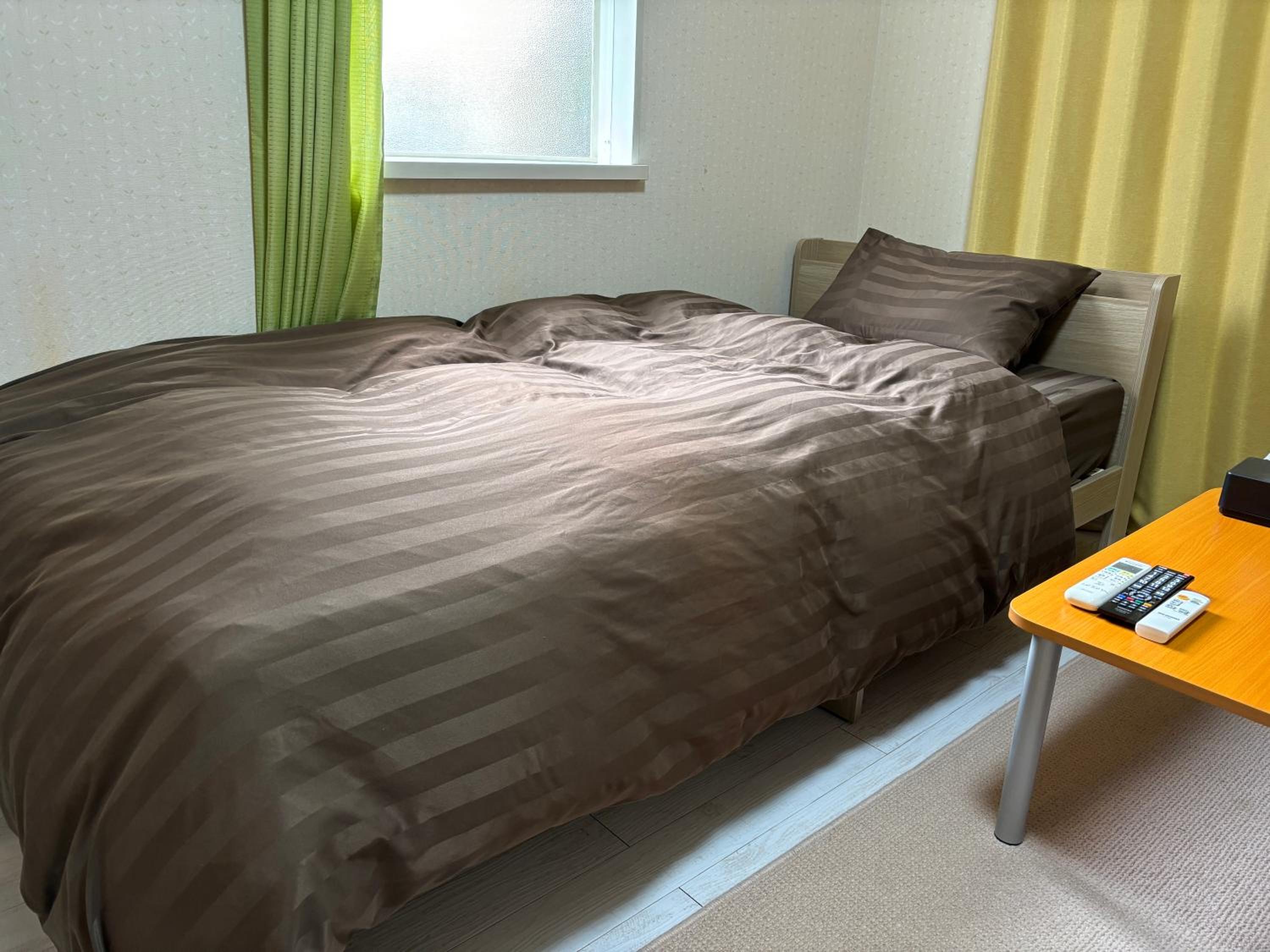 One-Bedroom Apartment - Photo 2
