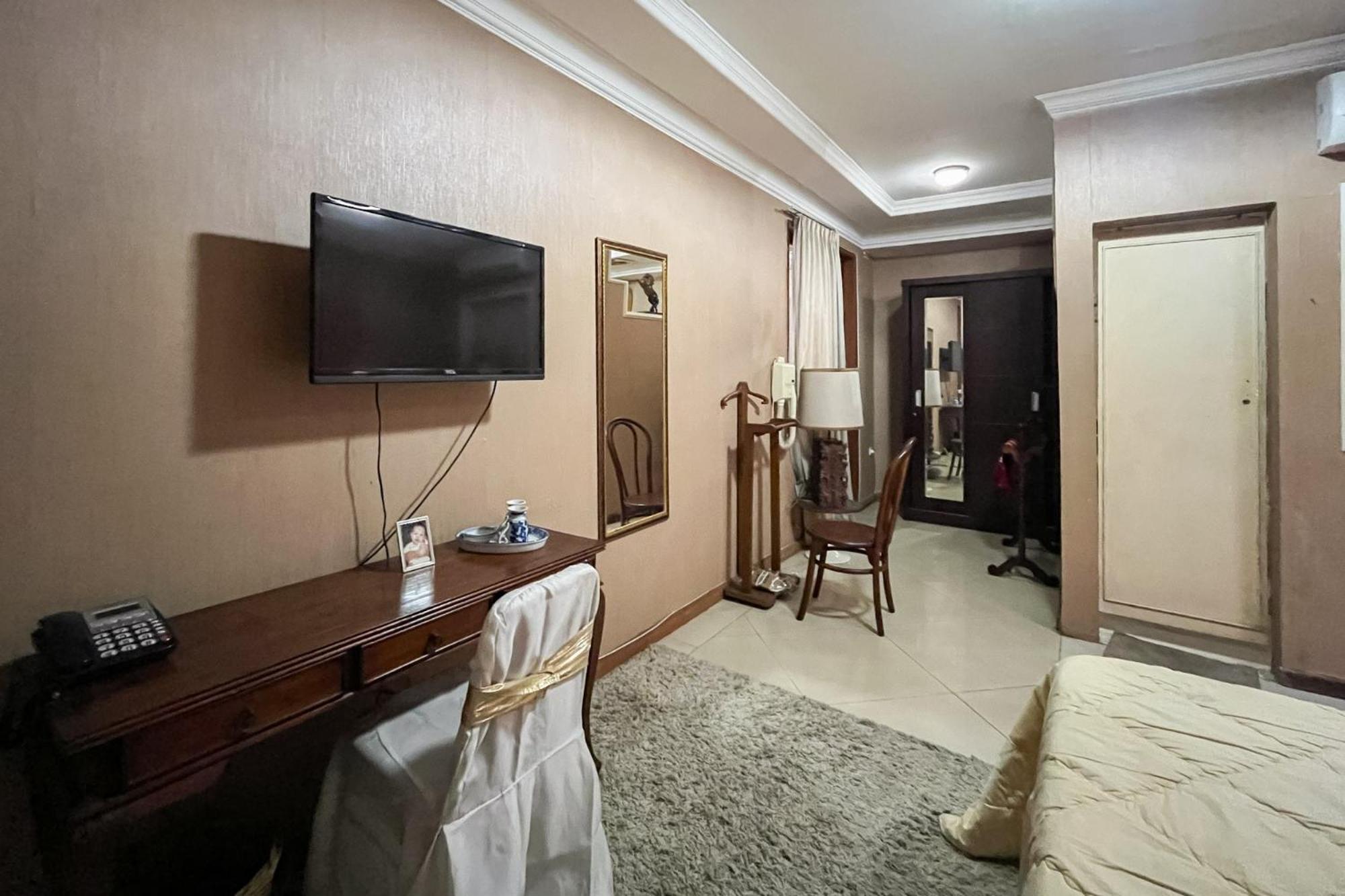 Suite - Photo 1