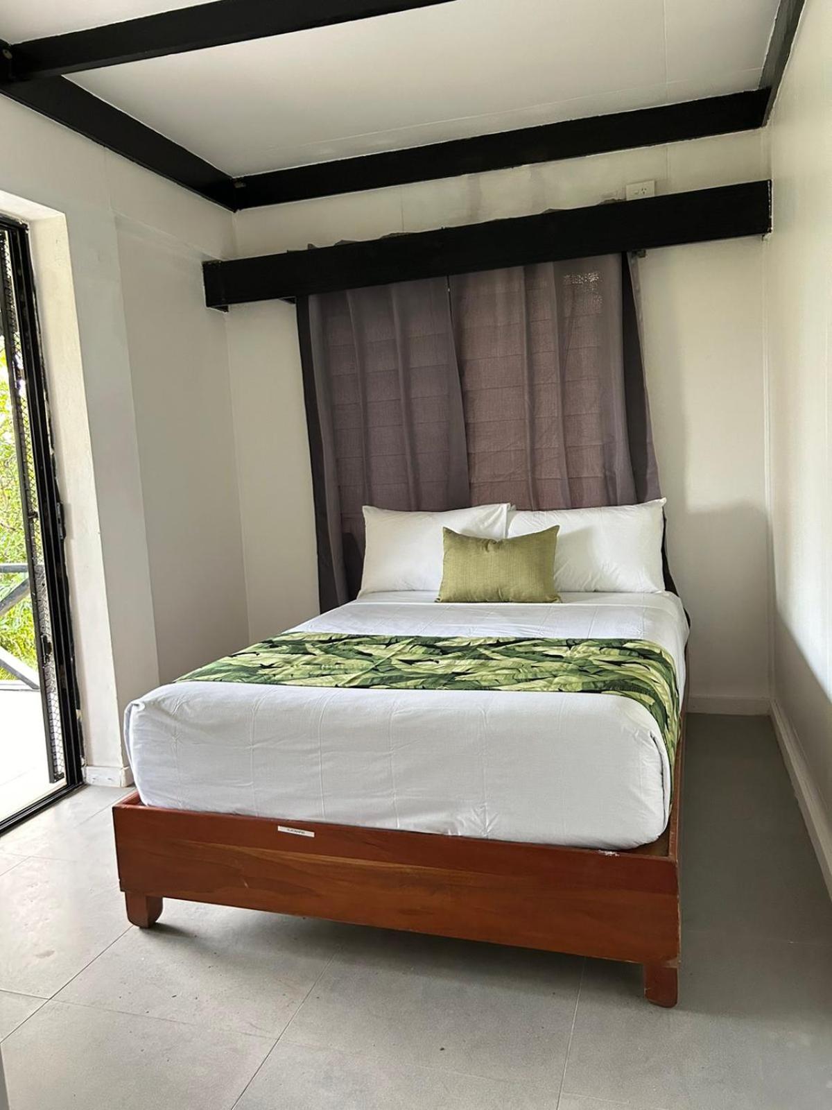 Two-Bedroom Apartment with Pool View photo 4
