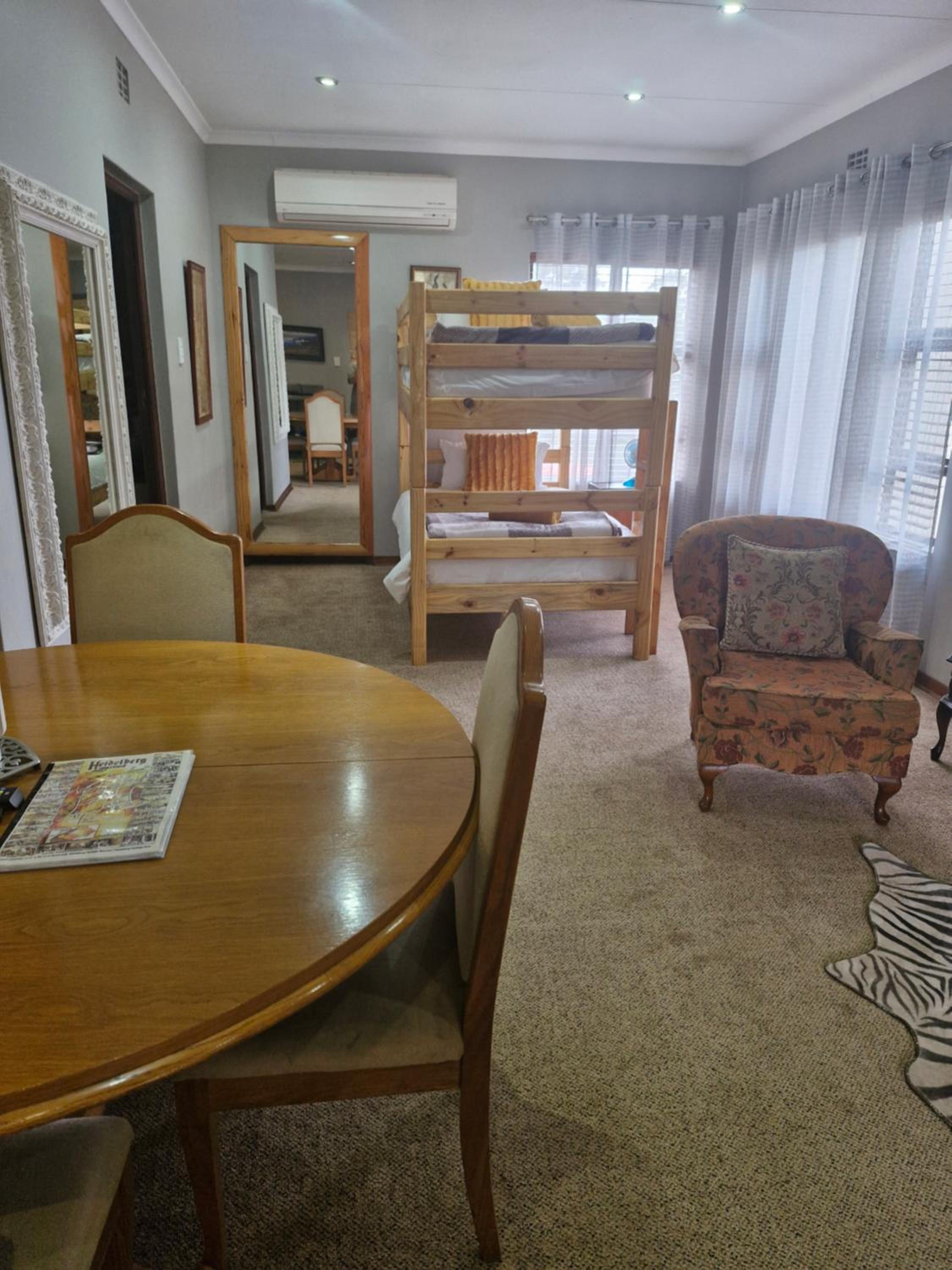 Family Room with Private Bathroom - Photo 11