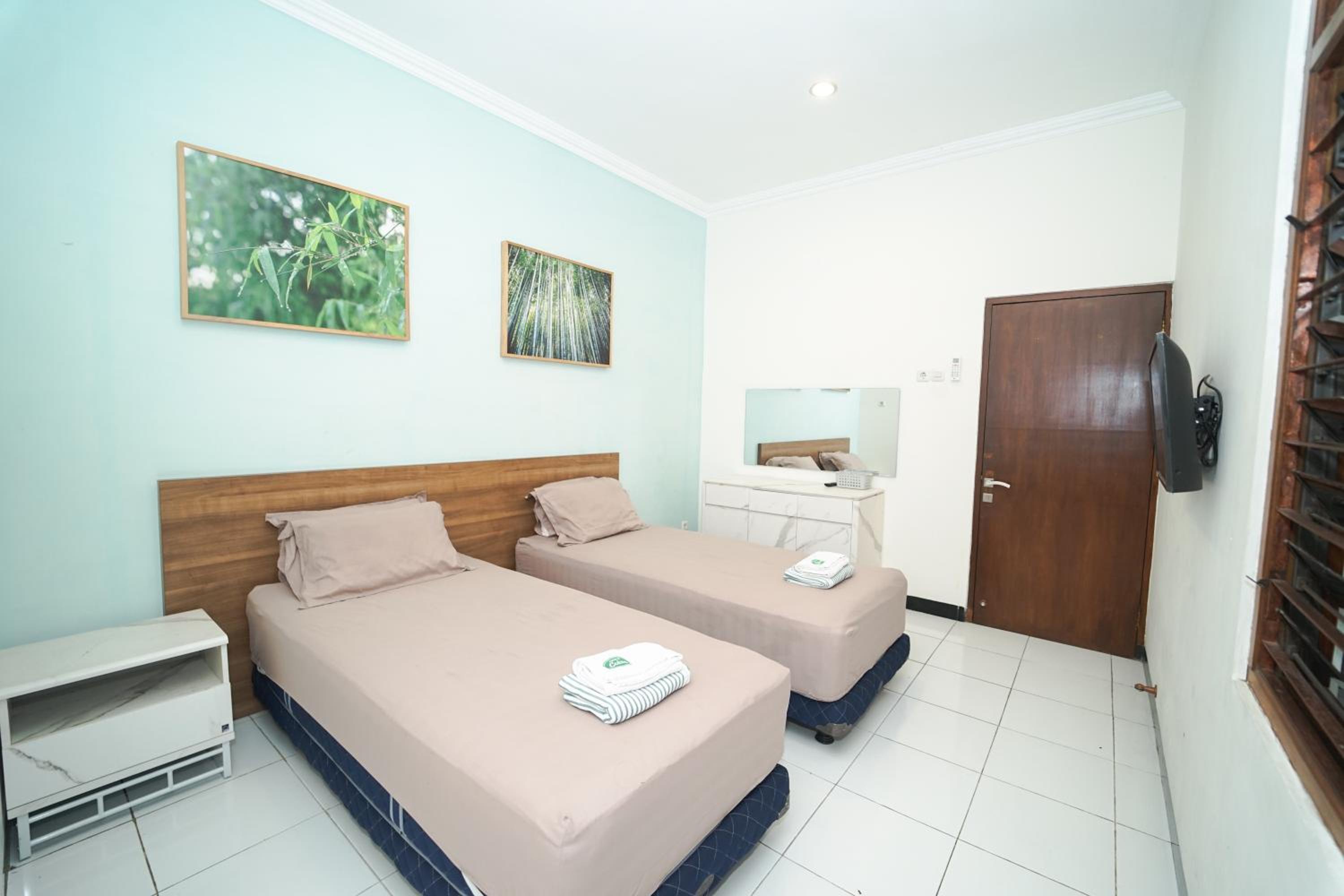 Standard Twin Room - Photo 5