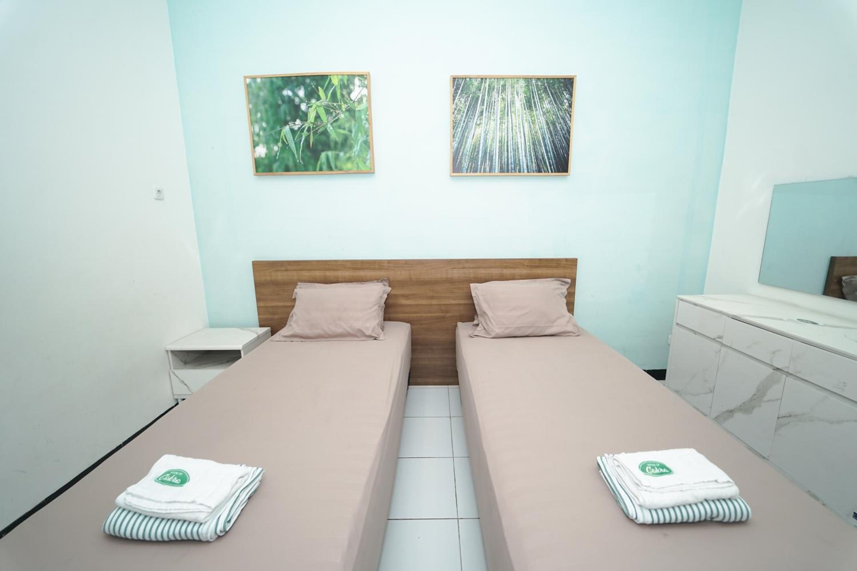 Standard Twin Room - Photo 2