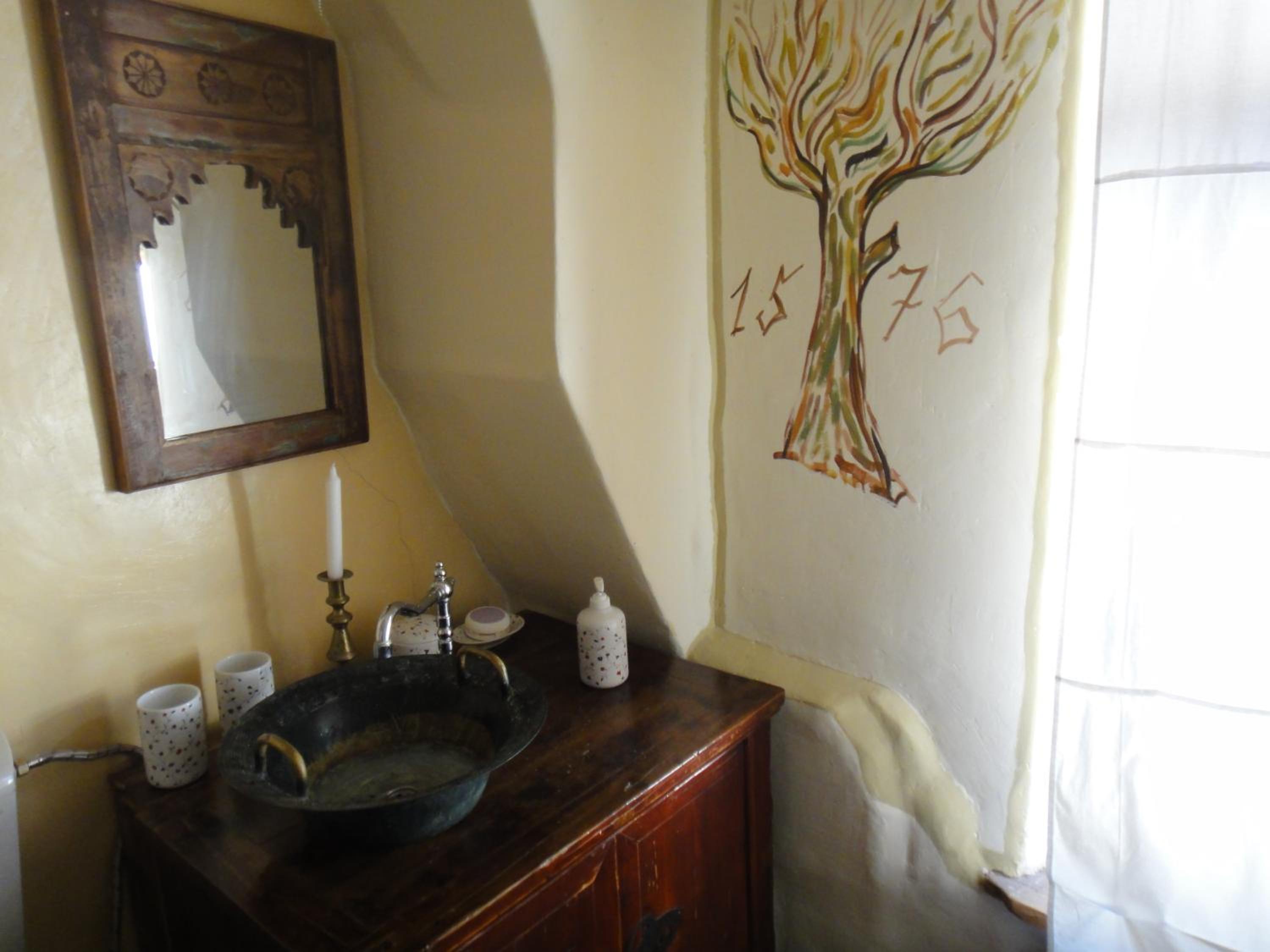 Apartment with Terrace - Photo 7