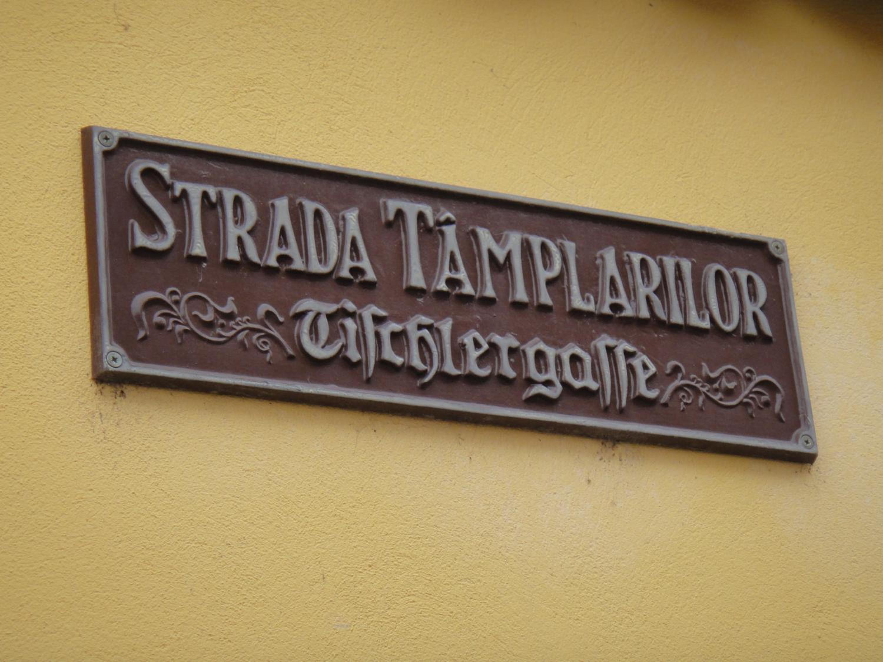 Apartment with Terrace - Photo 9