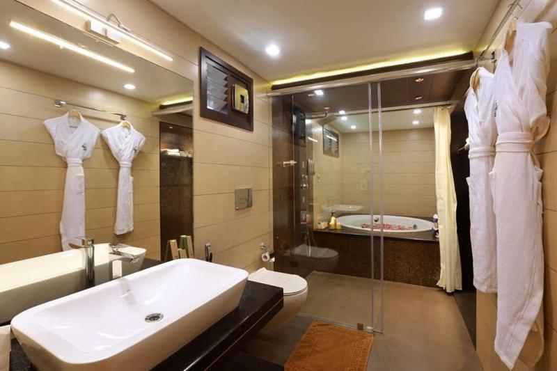 Grandeur lake view jacuzzi - Photo 8