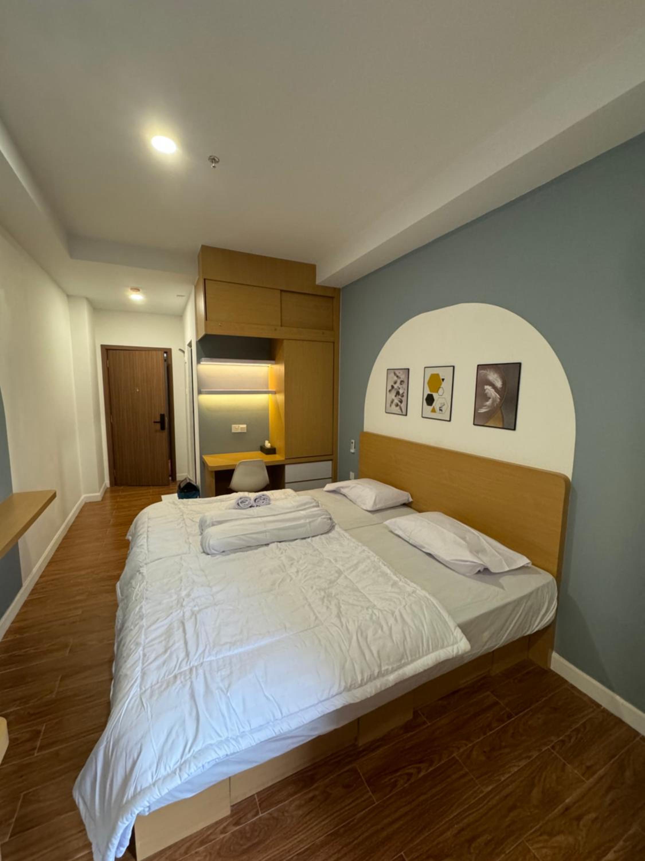 One-Bedroom Apartment photo 1