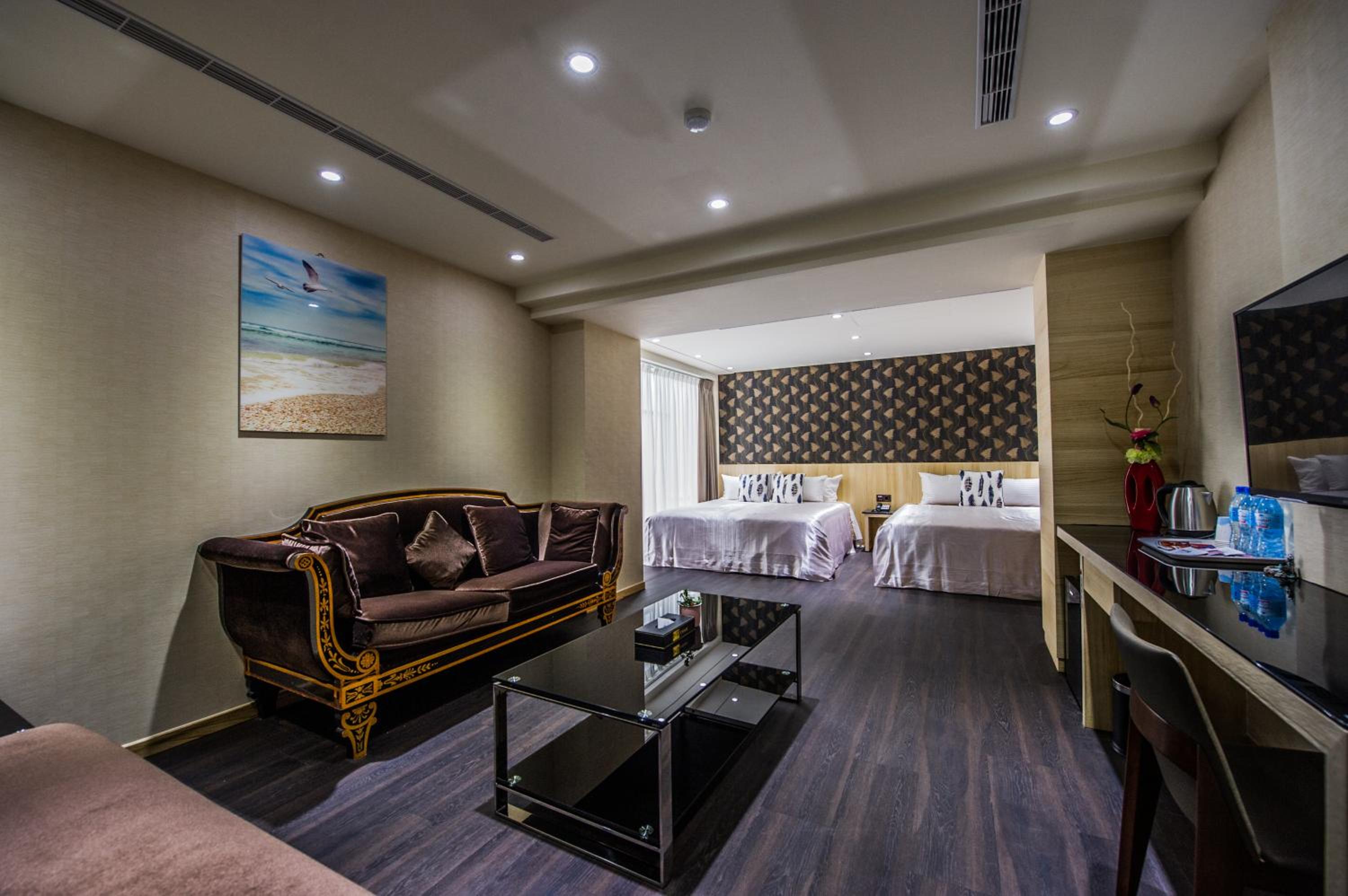 Deluxe Family Suite photo 2