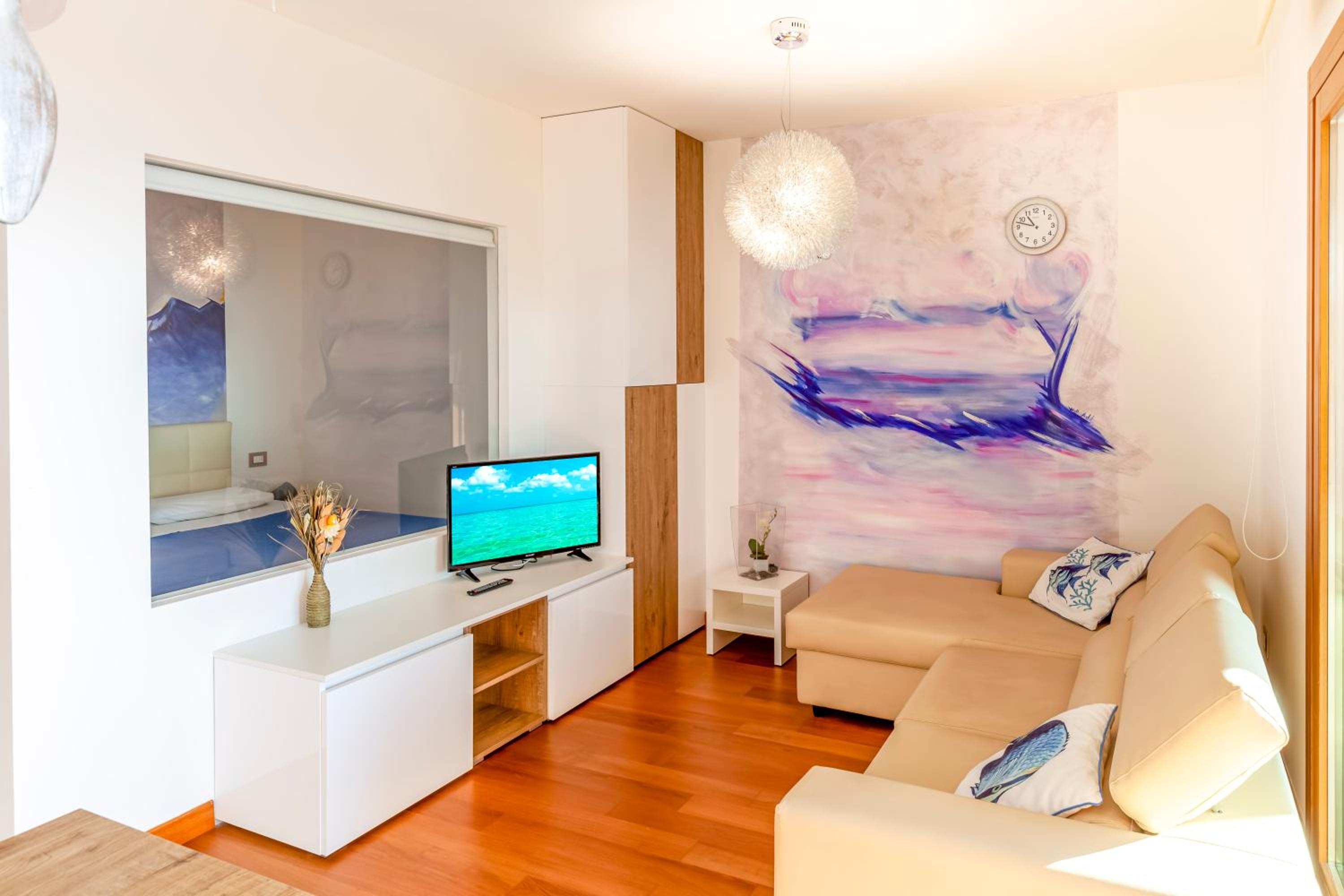 One-Bedroom Apartment with Balcony and Sea View photo 1