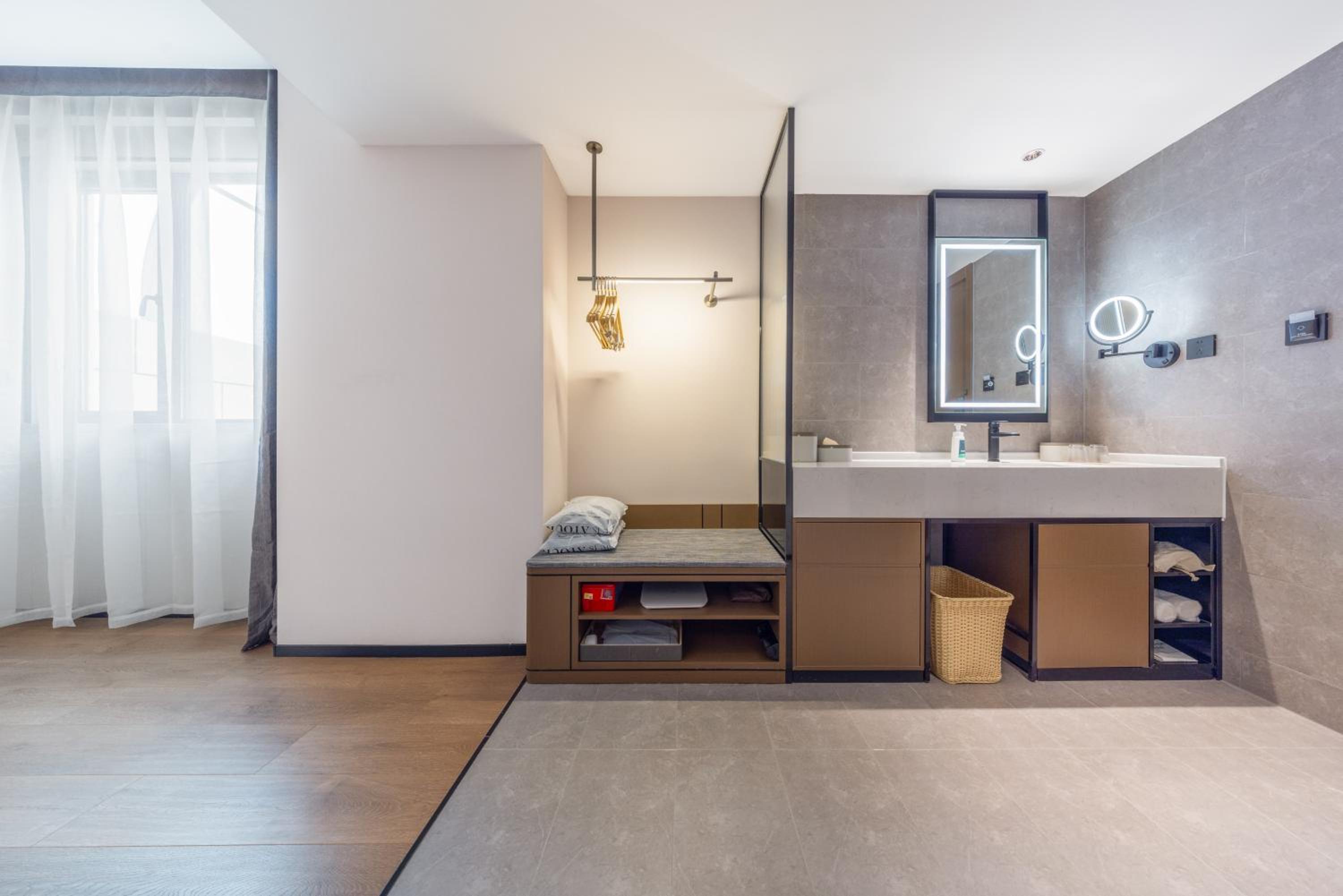 Superior Double Room with Inner Window photo 2