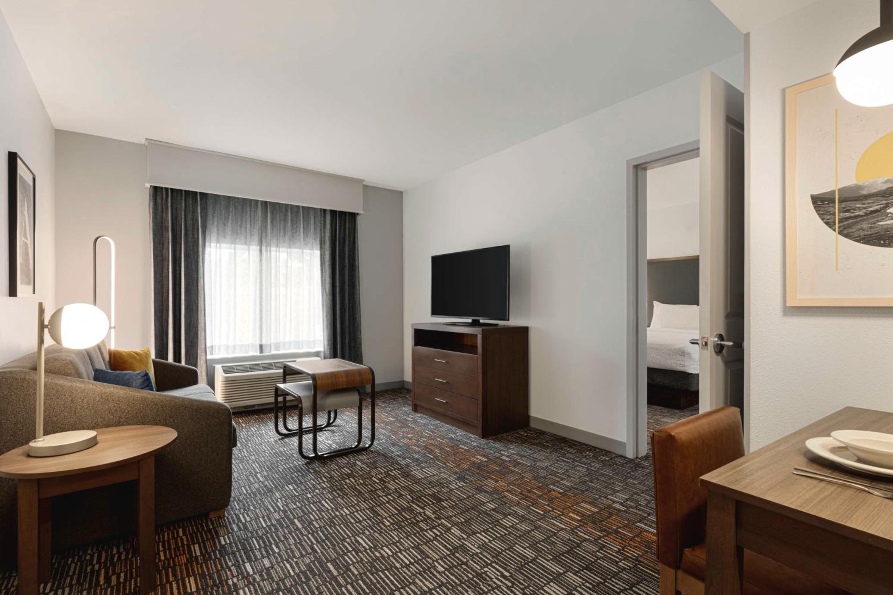 One-Bedroom Queen Suite with Two Queen Beds - Non-Smoking