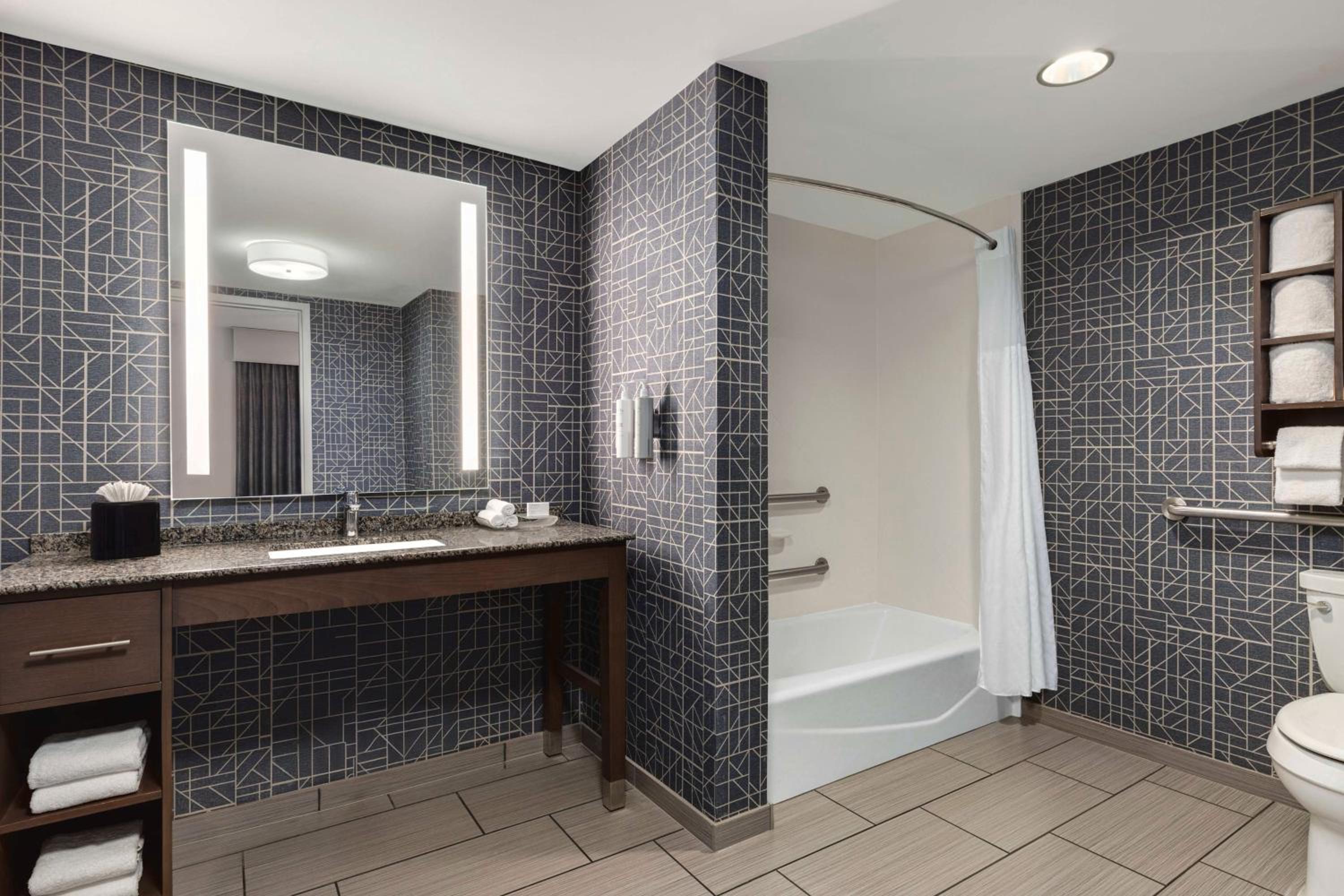 King Studio Suite - Mobility Access/Non-Smoking photo 2