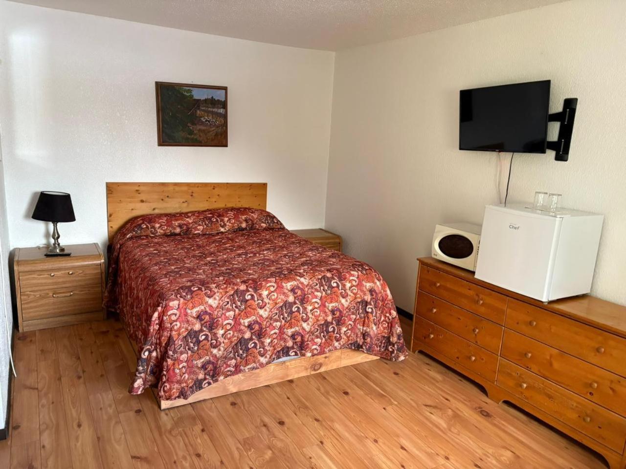 Deluxe Double Room (1 adult + 1 child)