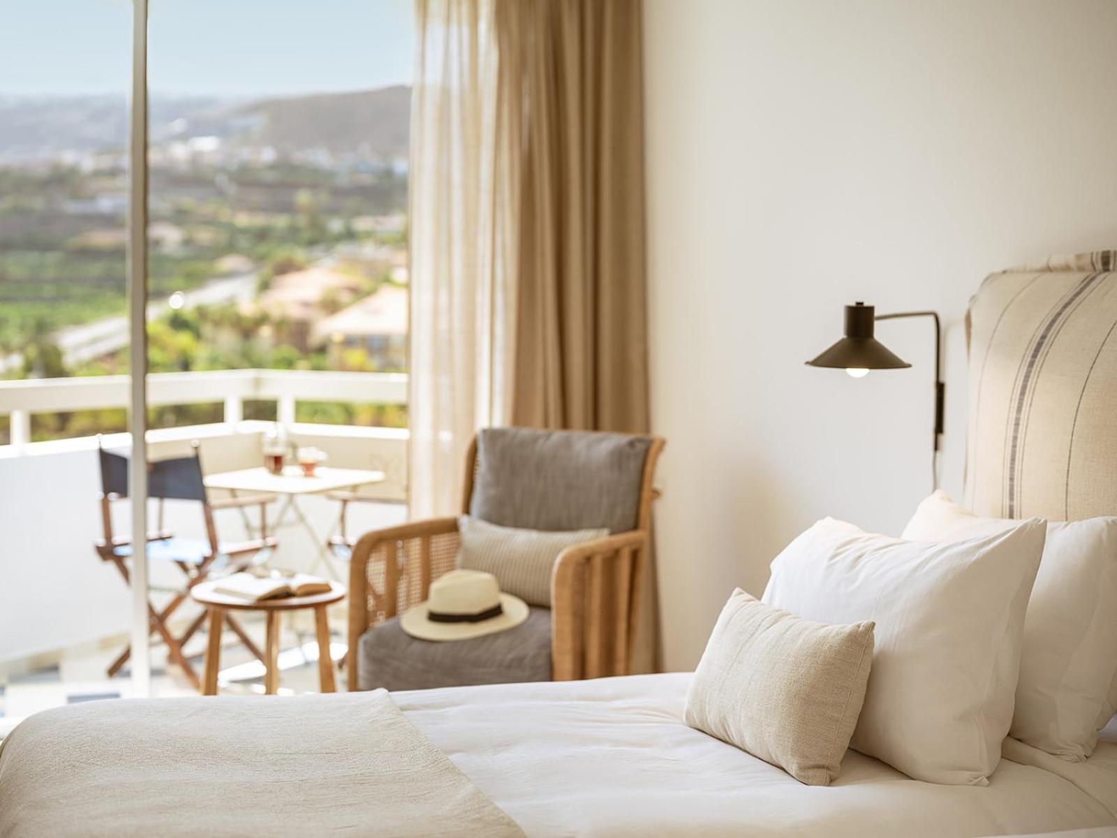 Double Room with Mountain View thumbnail 5