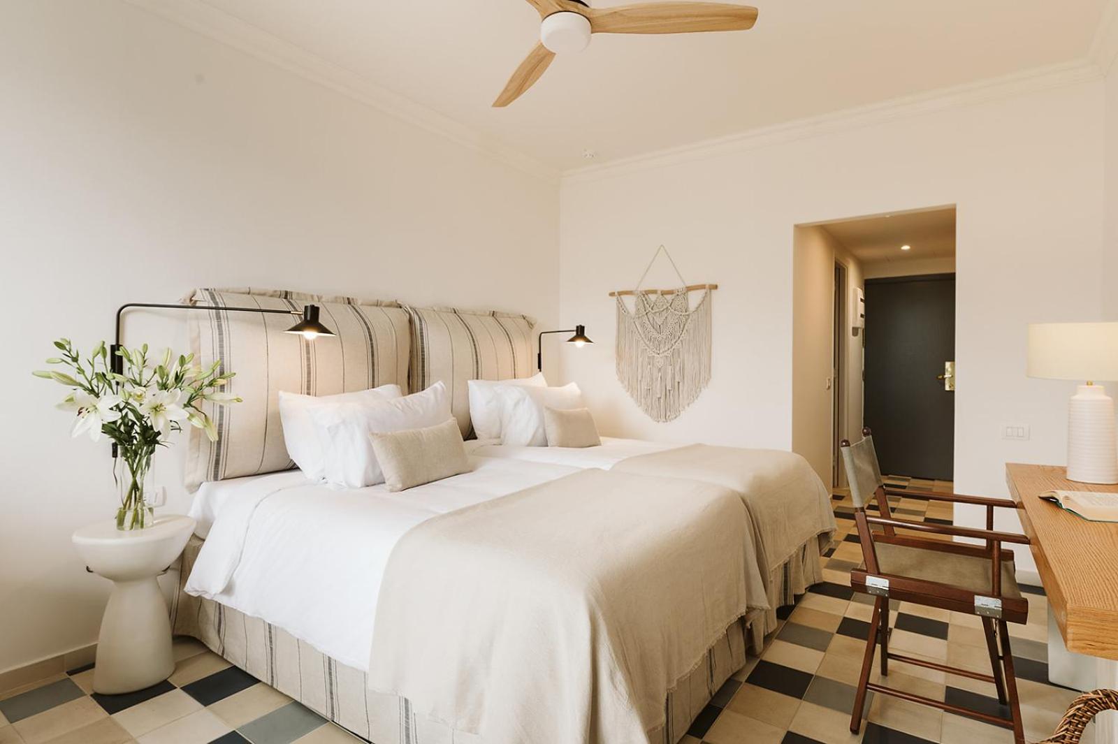 Twin Room with Sea View thumbnail 5