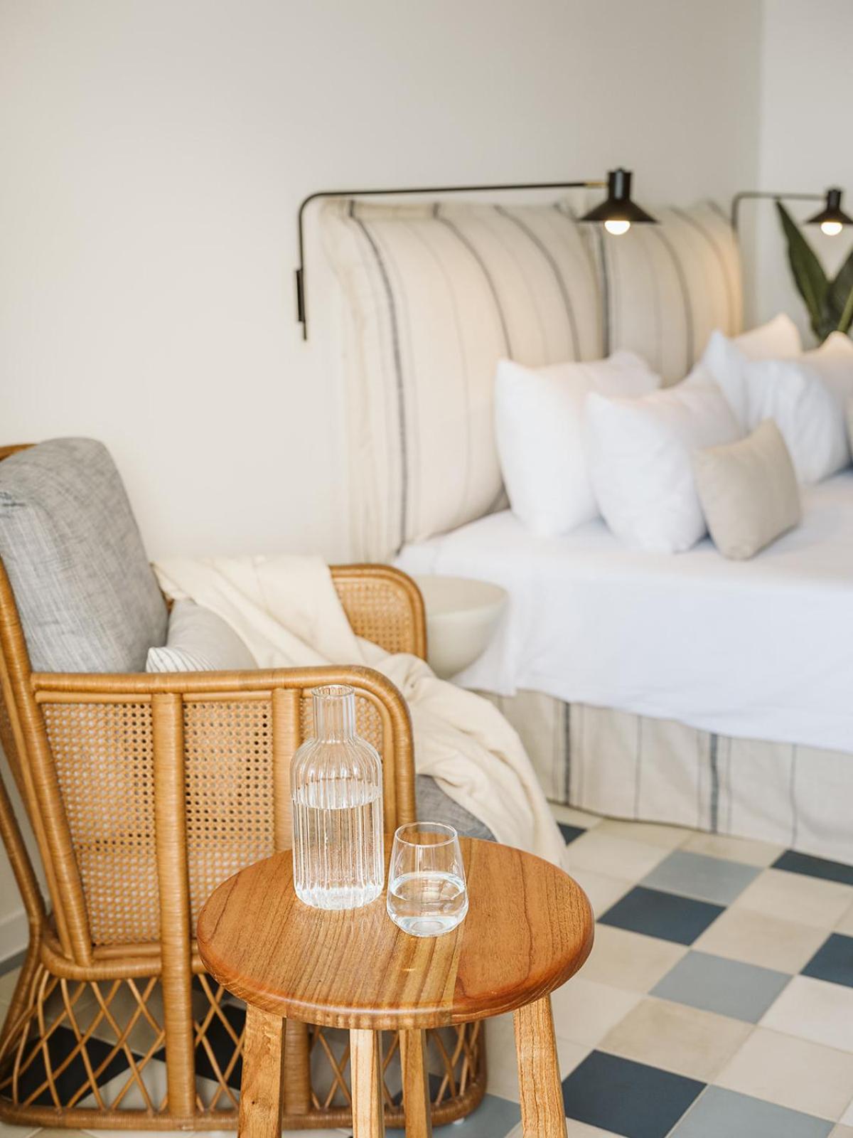 Twin Room with Sea View thumbnail 6