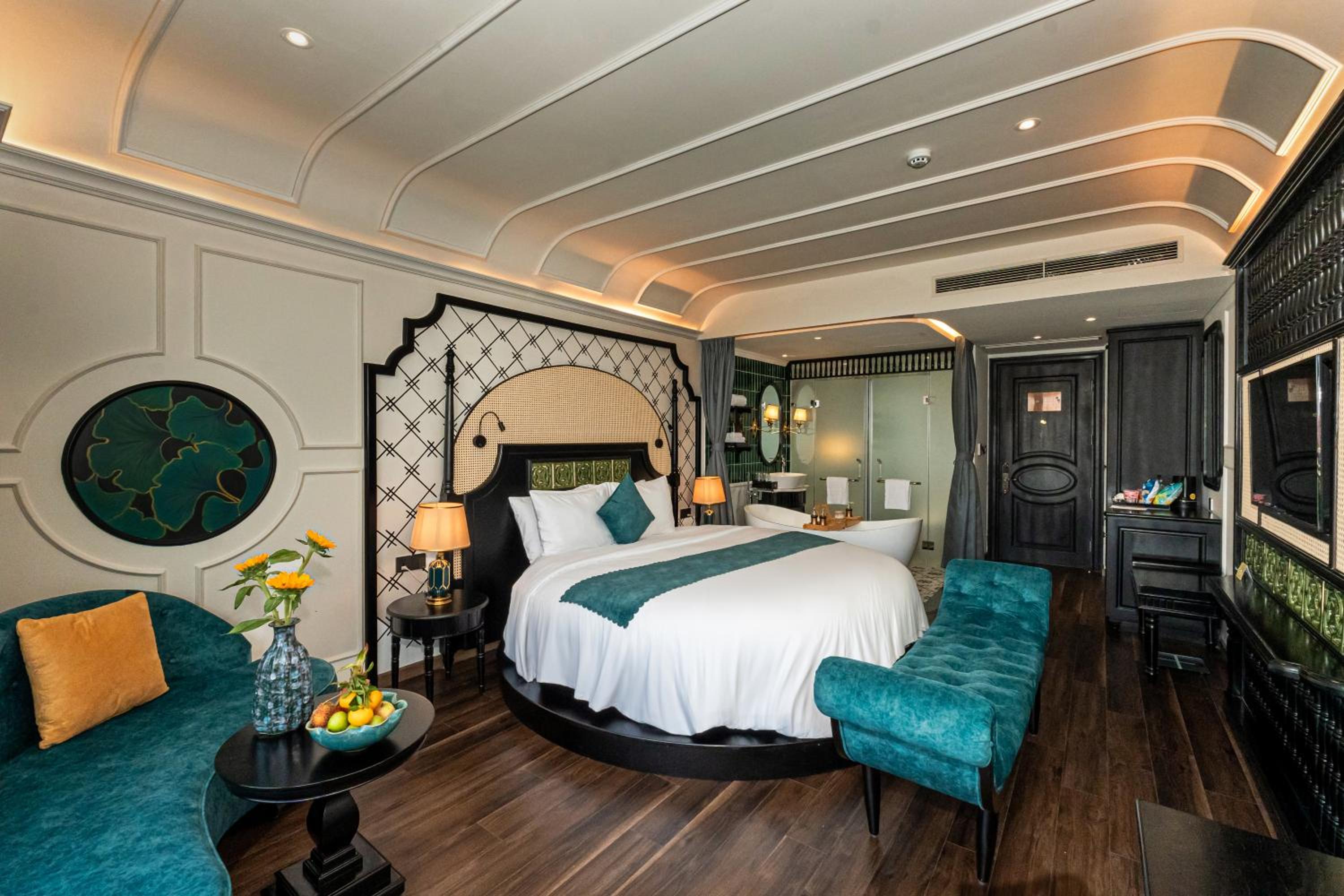 Signature Suite with Balcony
