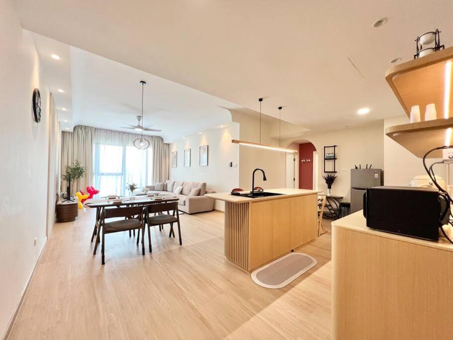 Three-Bedroom Apartment photo 2