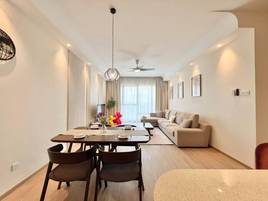 Three-Bedroom Apartment photo 3