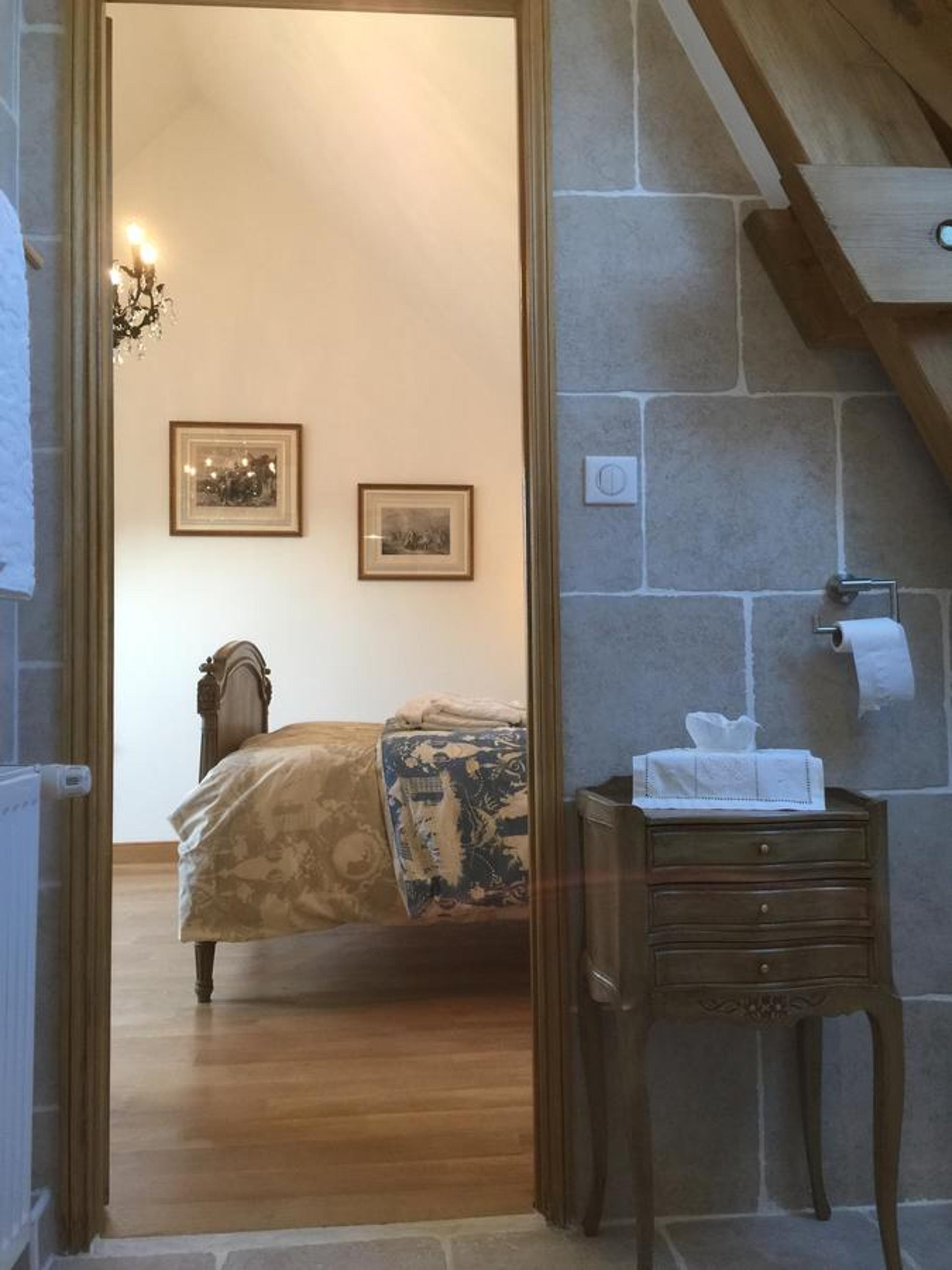 Double Room with Private External Bathroom - Photo 20