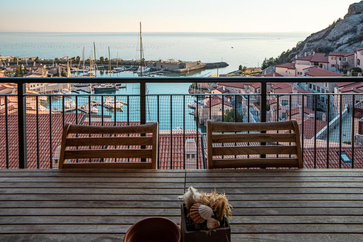 Two-Bedroom Apartment With Balcony And Sea View photo 3
