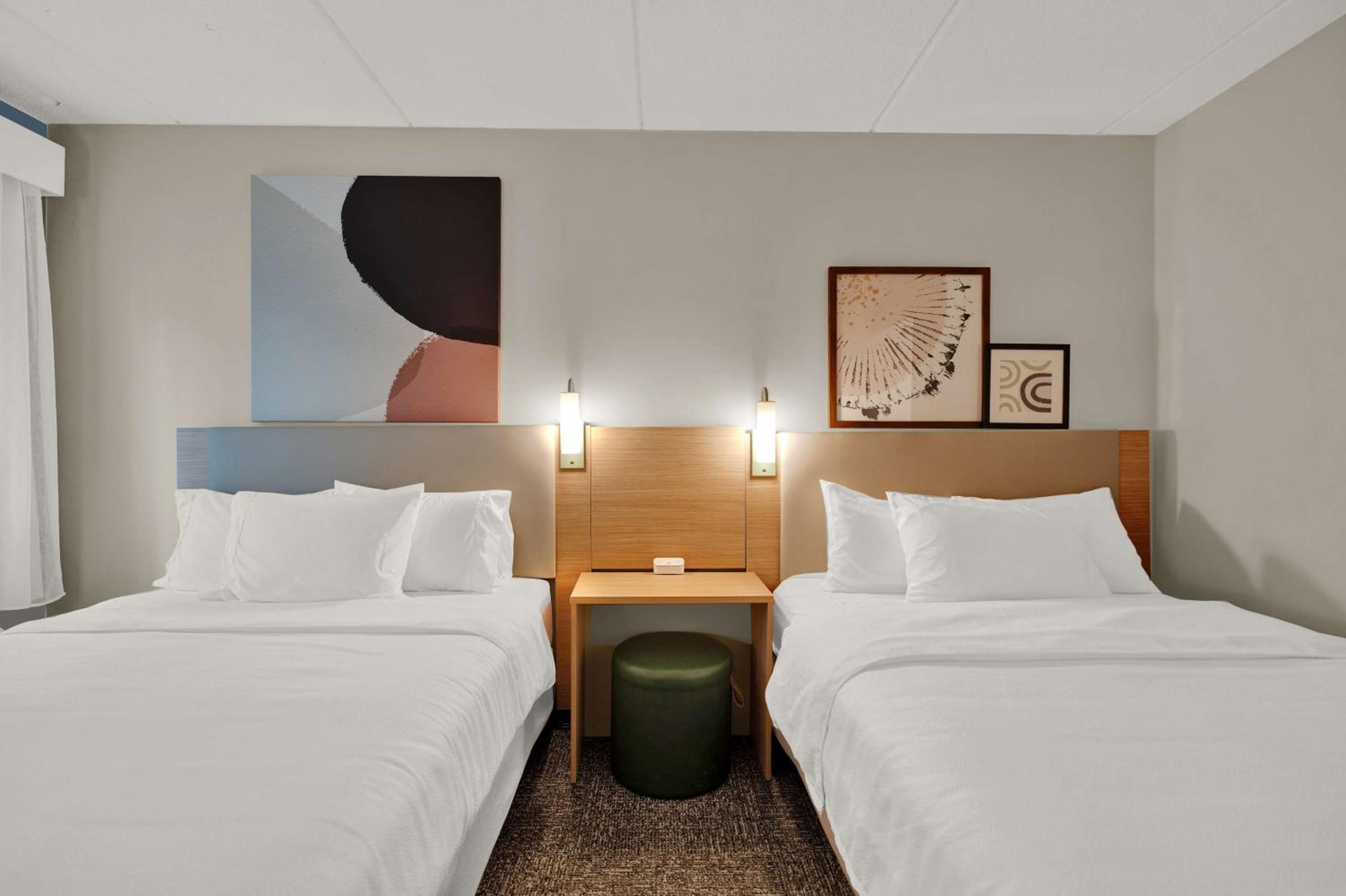 Queen Room with Two Queen Beds and Mobility Accessible Tub - Photo 2